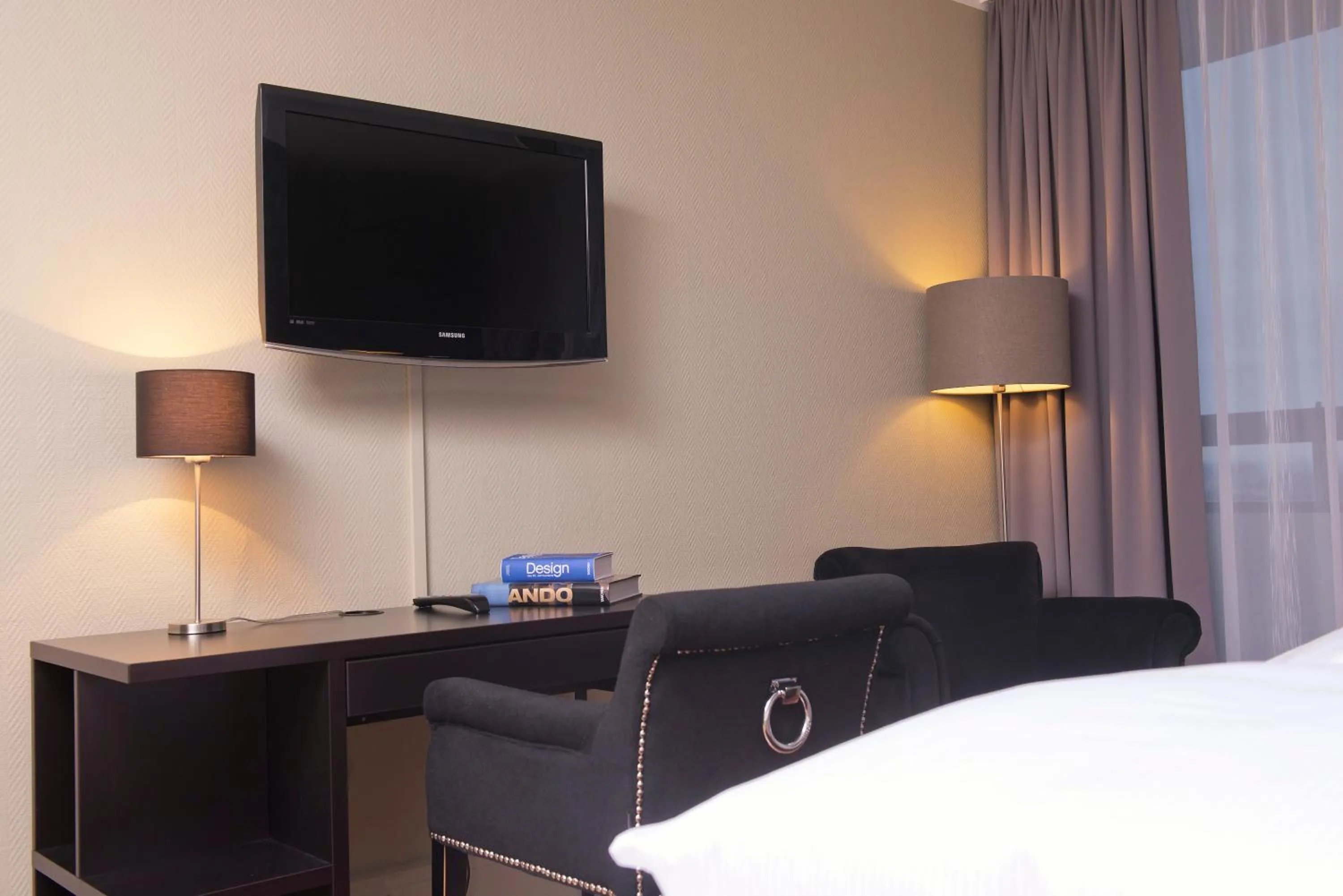 Photo of the whole room, Bed in Hotel Excelsior Ludwigshafen