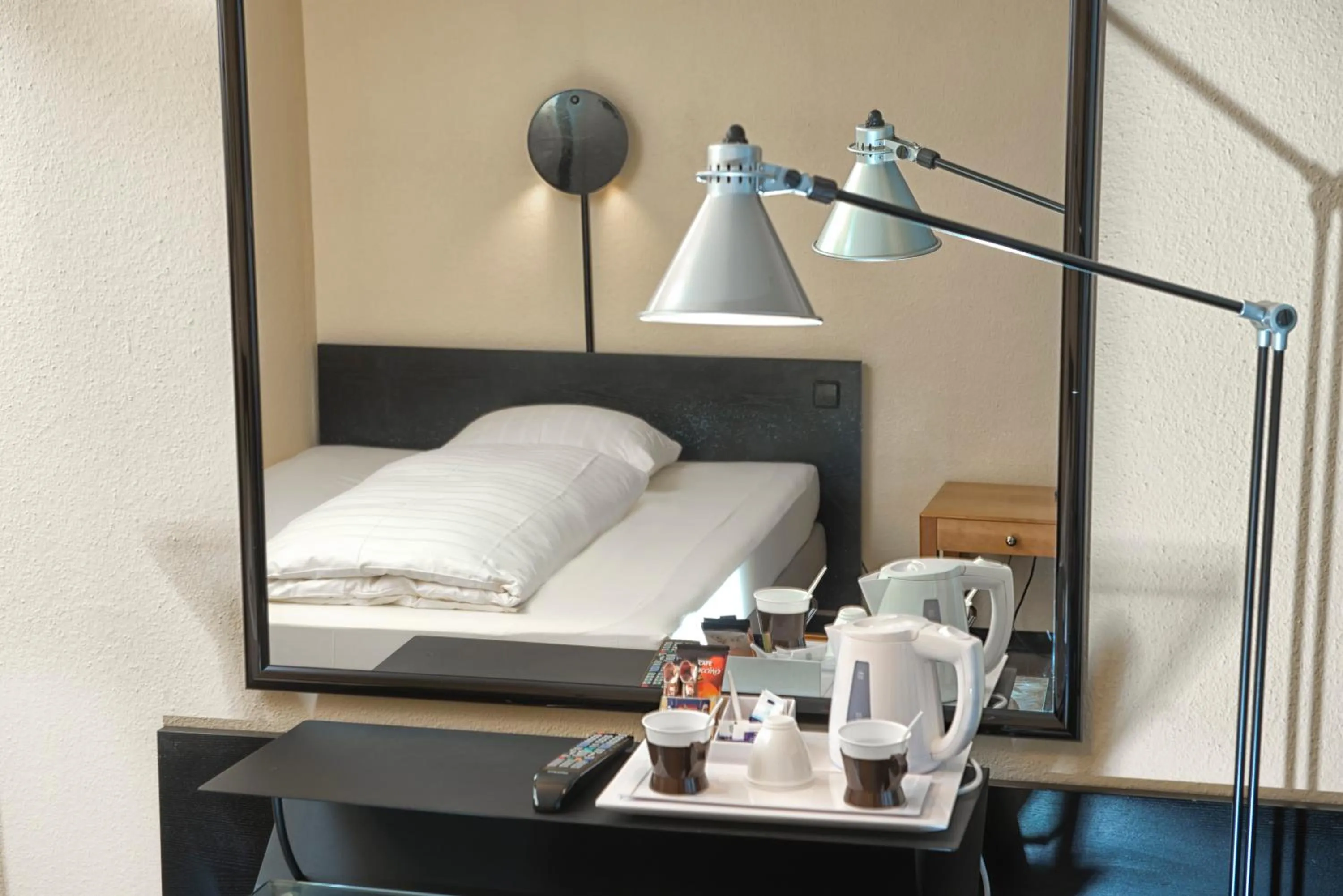 Photo of the whole room, Bed in Hotel Excelsior Ludwigshafen