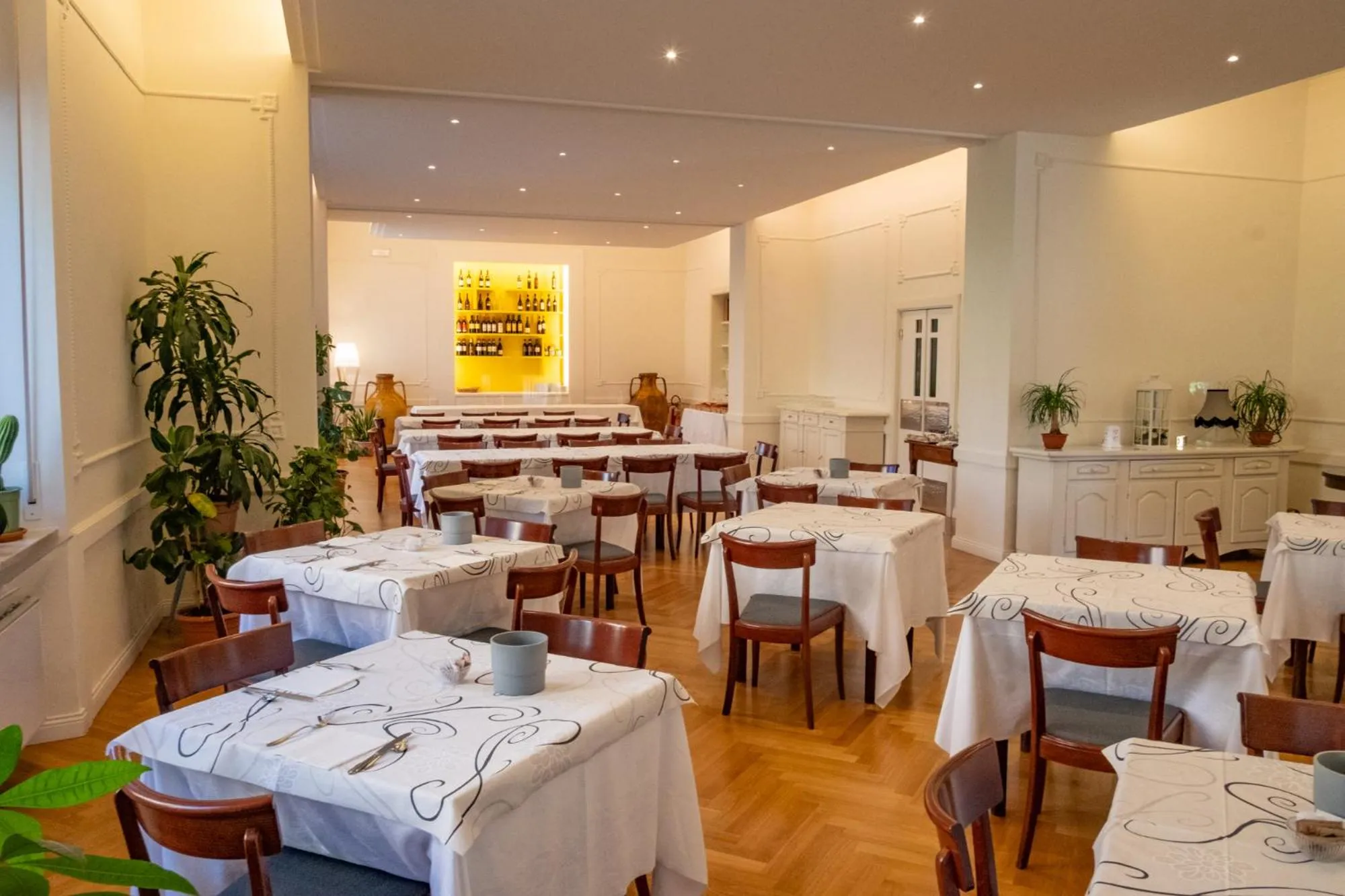 Restaurant/places to eat in Hotel Moderno