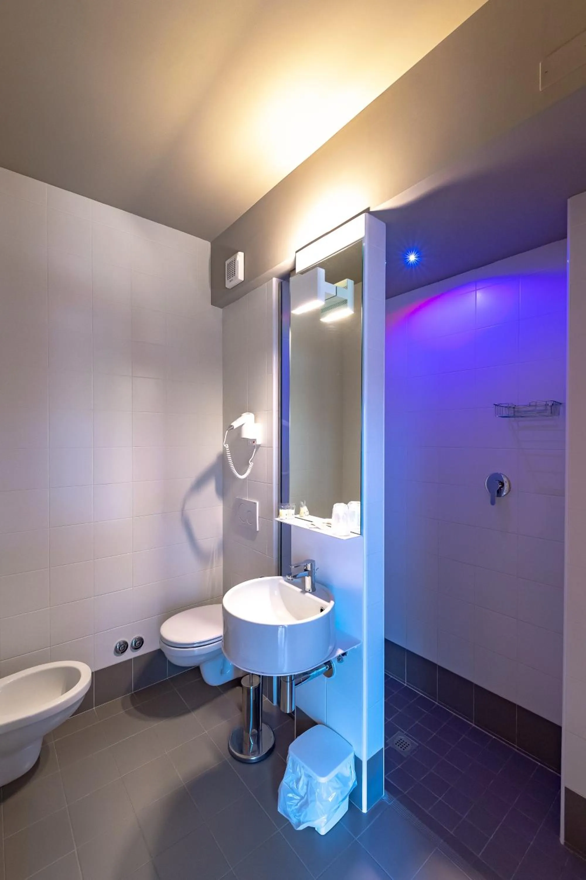 Shower in Hotel Moderno