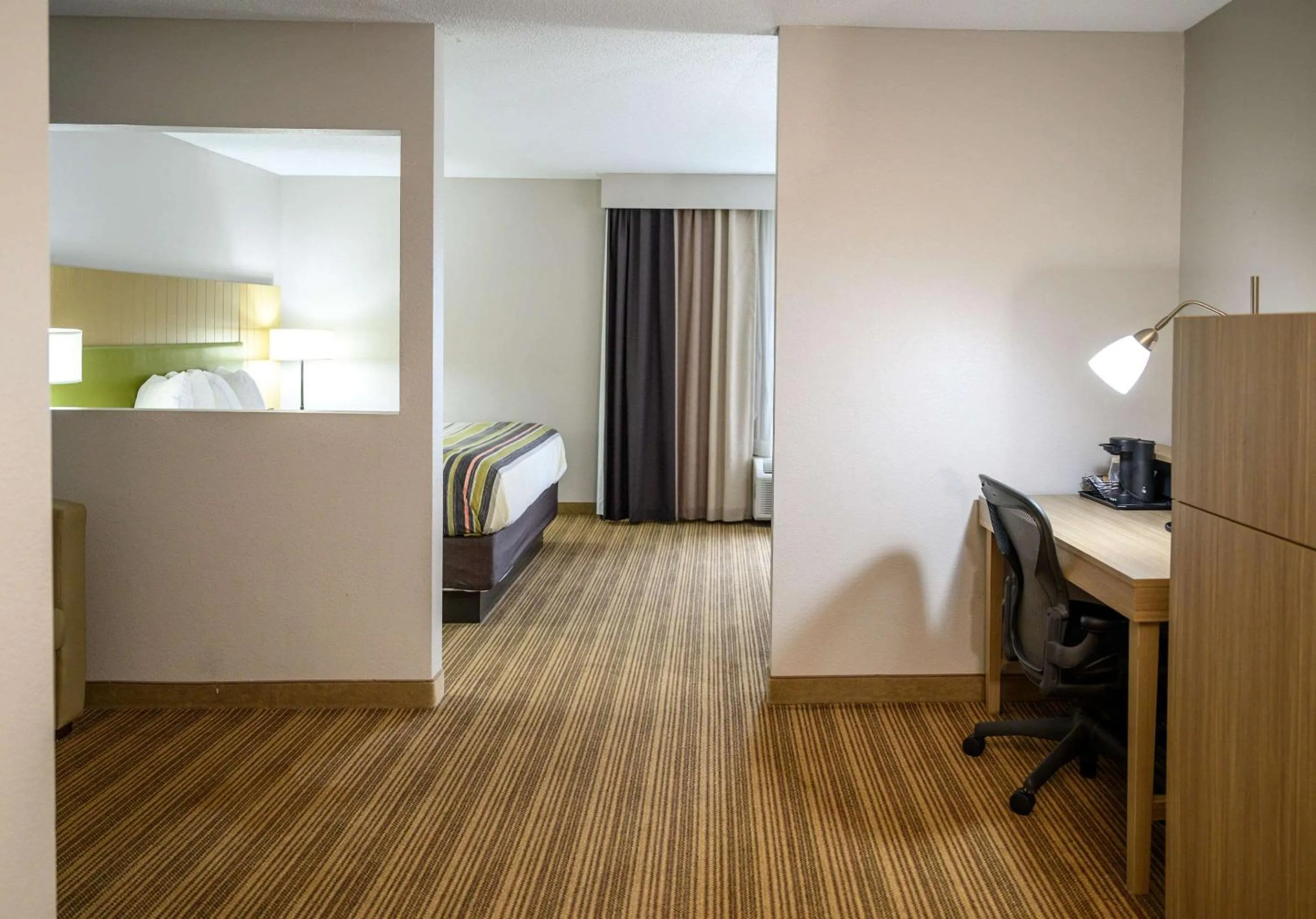 Bedroom, Bed in Country Inn & Suites by Radisson, Greenfield, IN