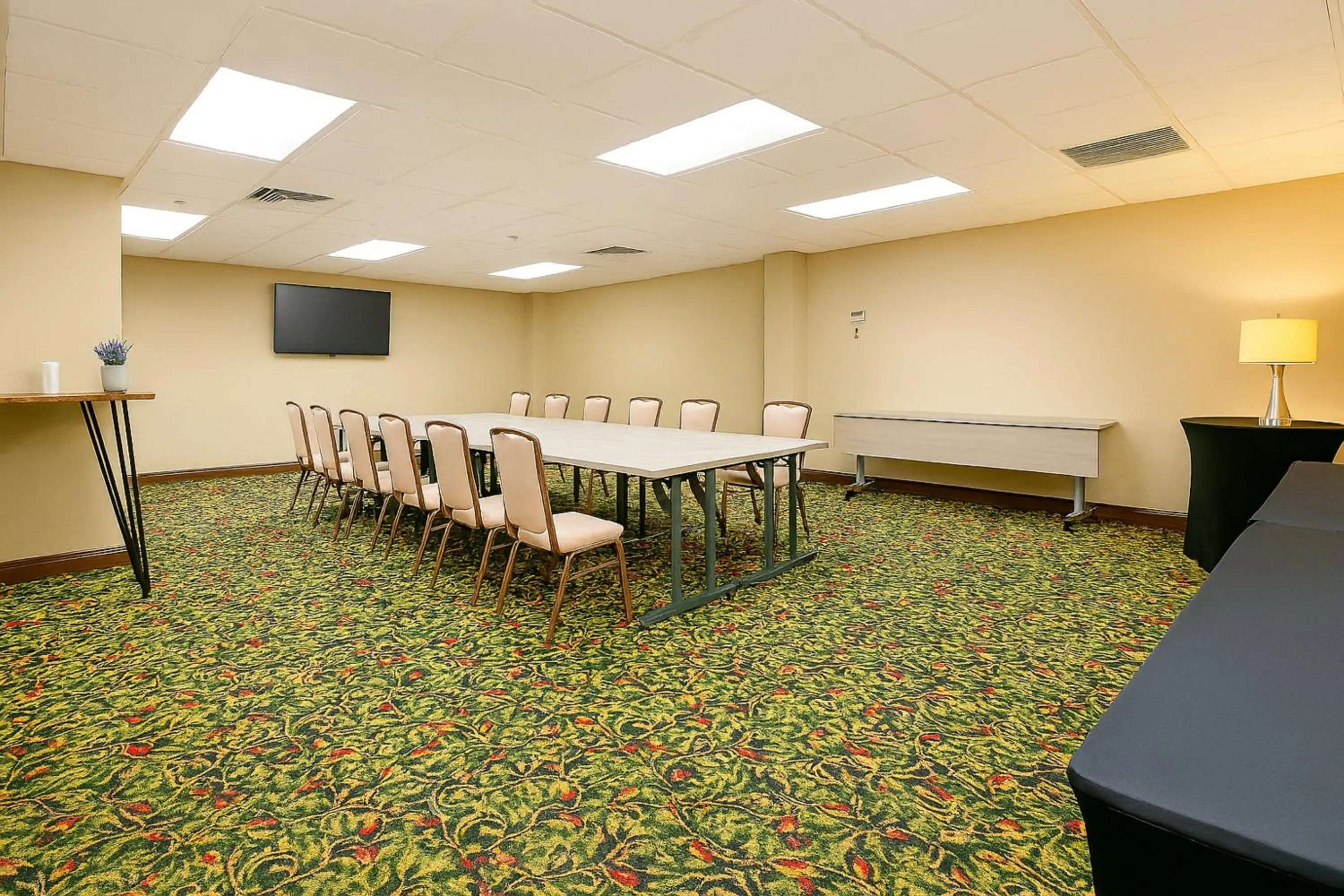 Meeting/conference room in Holiday Inn Sacramento Downtown-Arena by IHG