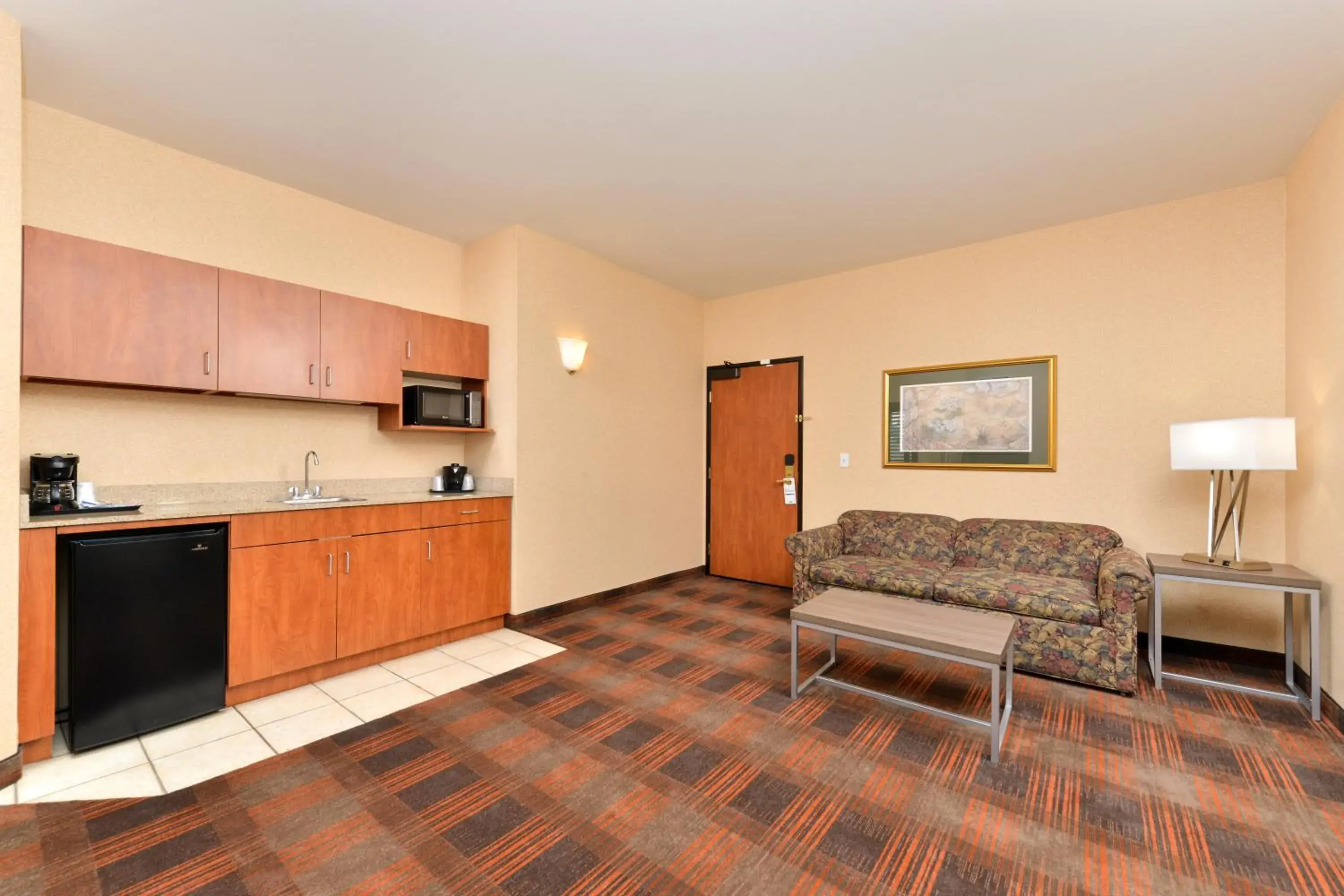 Suite - Non-Smoking in HOLIDAY INN EXPRESS & SUITES ELK GROVE CENTRAL - HWY 99, an IHG Hotel Suite - Non-Smoking in HOLIDAY INN EXPRESS & SUITES ELK GROVE CENTRAL - HWY 99, an IHG Hotel