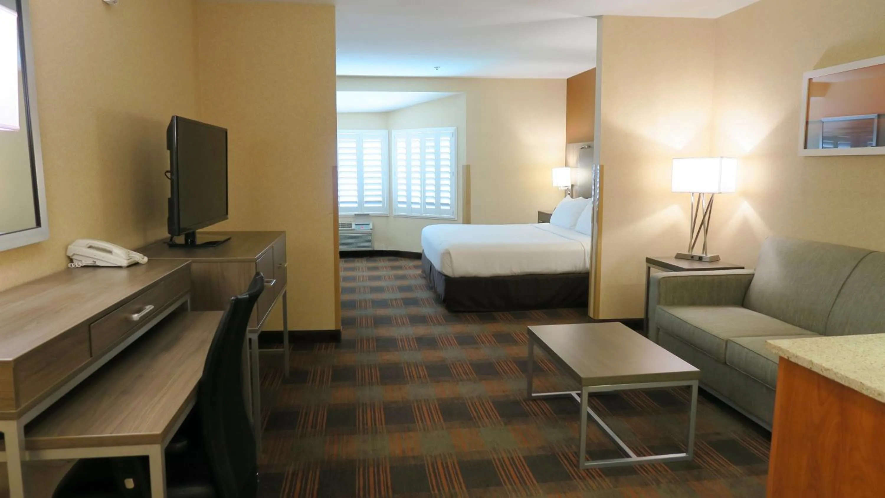 Photo of the whole room, Bed in HOLIDAY INN EXPRESS & SUITES ELK GROVE CENTRAL - HWY 99 by IHG