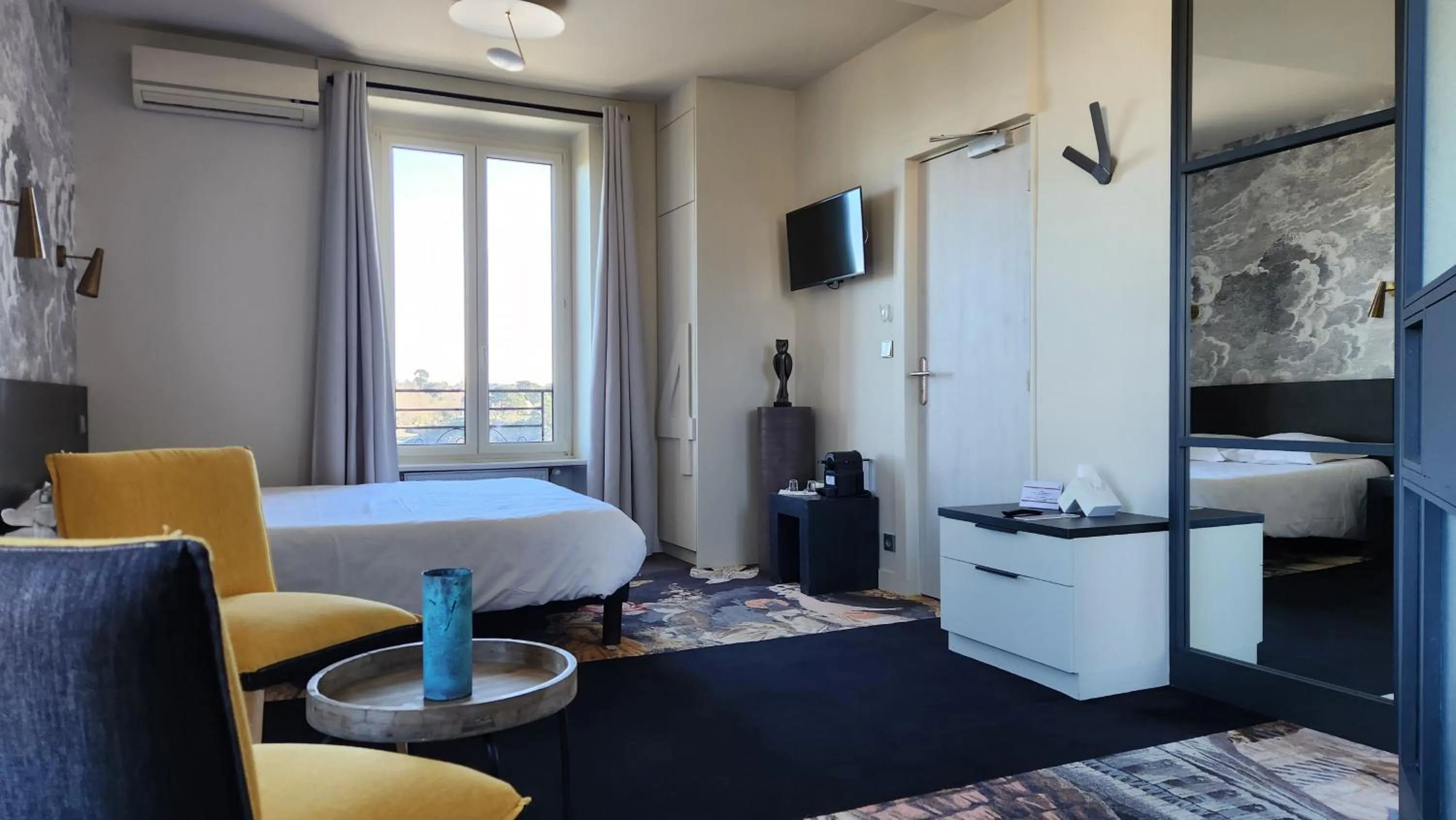 Bed in Restaurant Hotel Didier Méril