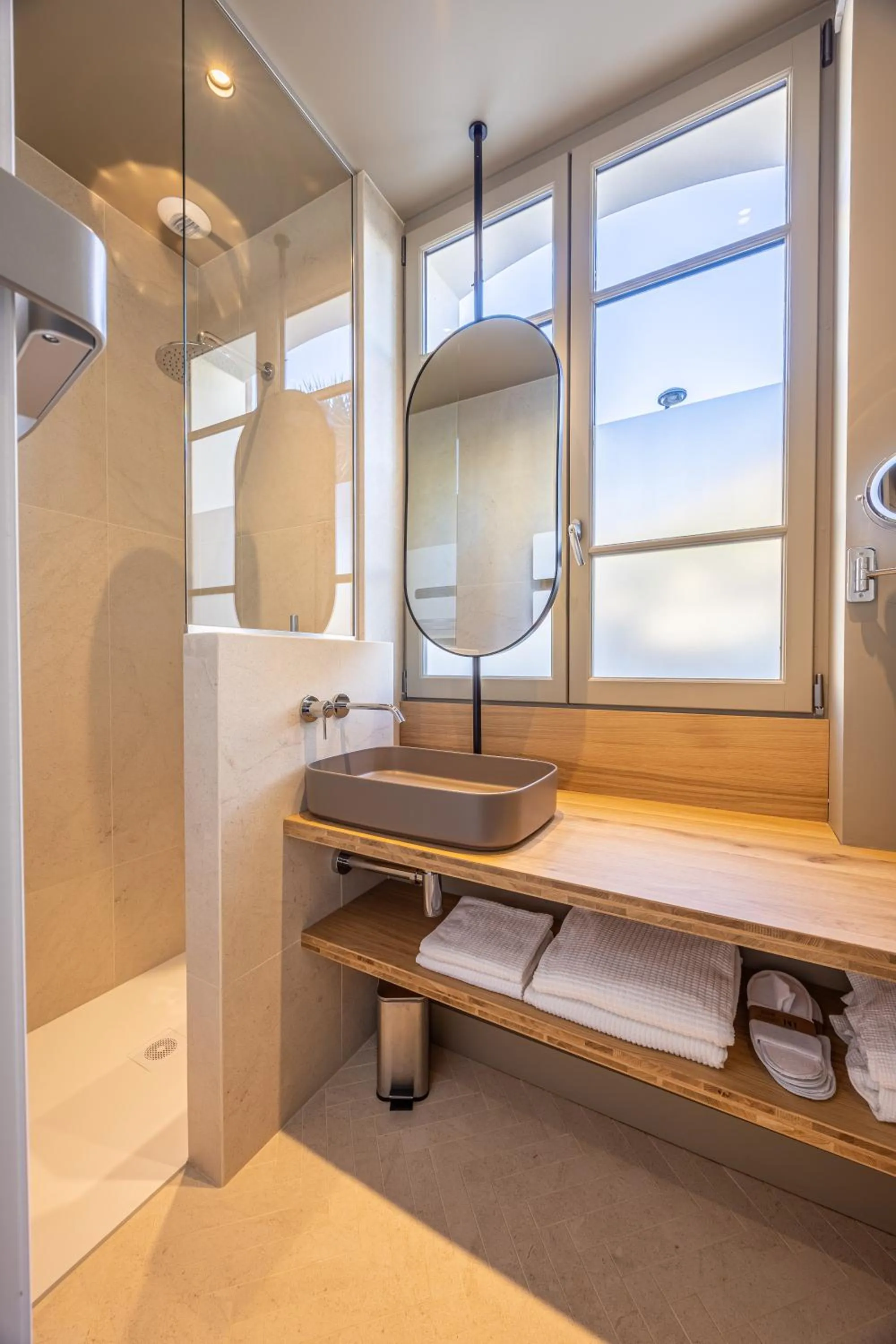 Shower in Restaurant Hotel Didier Méril