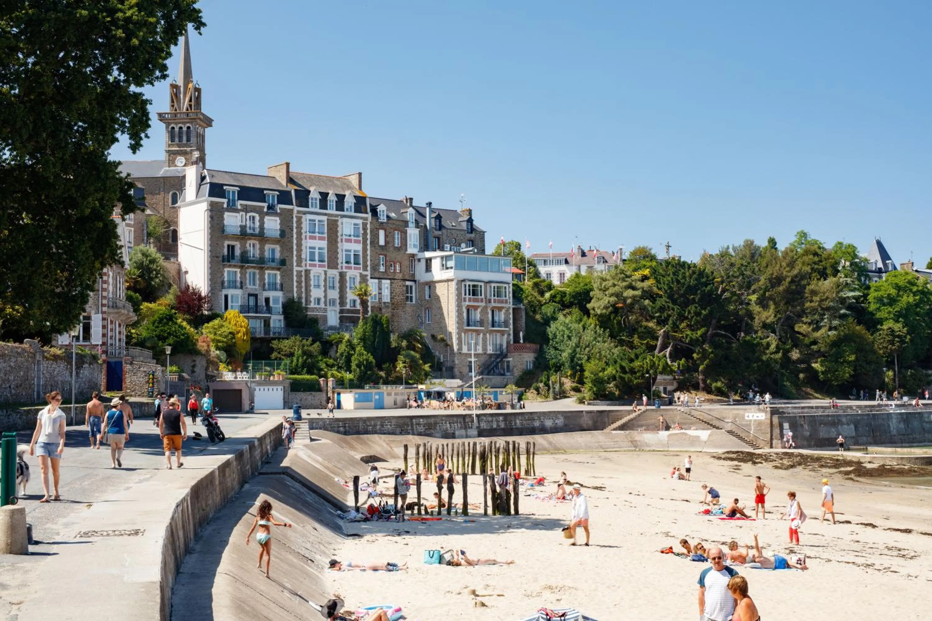 Nearby landmark in Restaurant Hotel Didier Méril