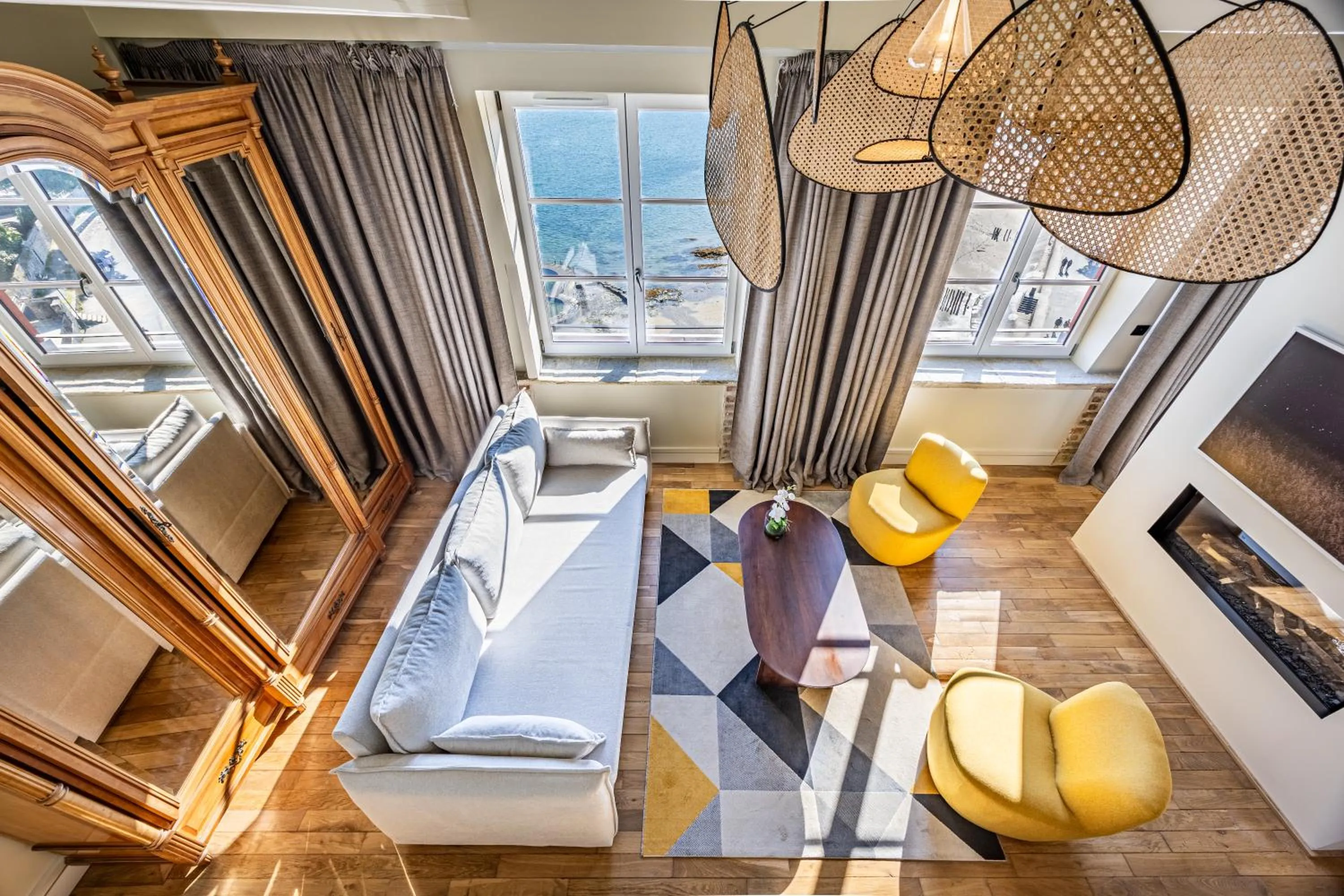 Communal lounge/ TV room in Restaurant Hotel Didier Méril