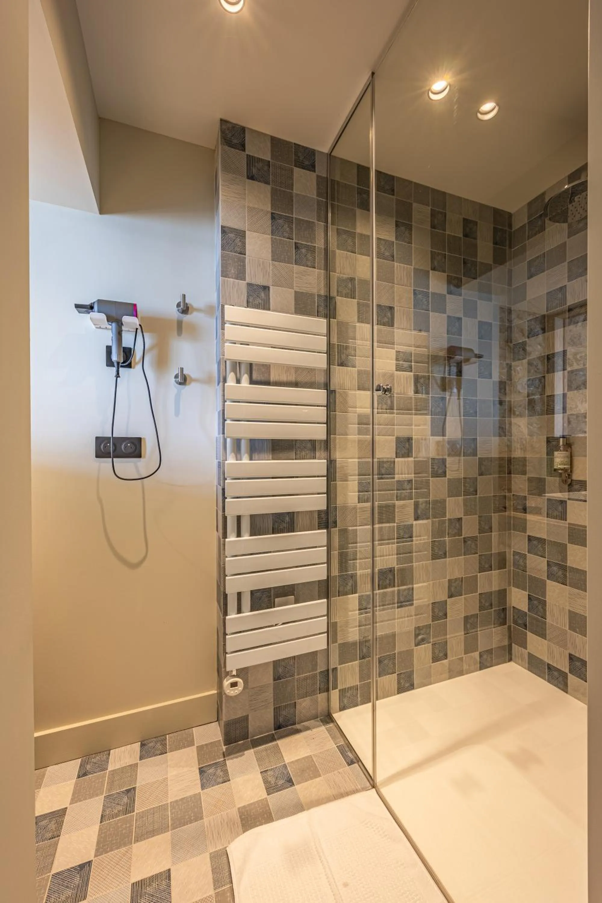 Shower in Restaurant Hotel Didier Méril