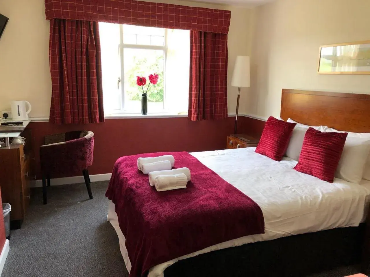 King Room - single occupancy in The Woolaston Inn King Room - single occupancy in The Woolaston Inn
