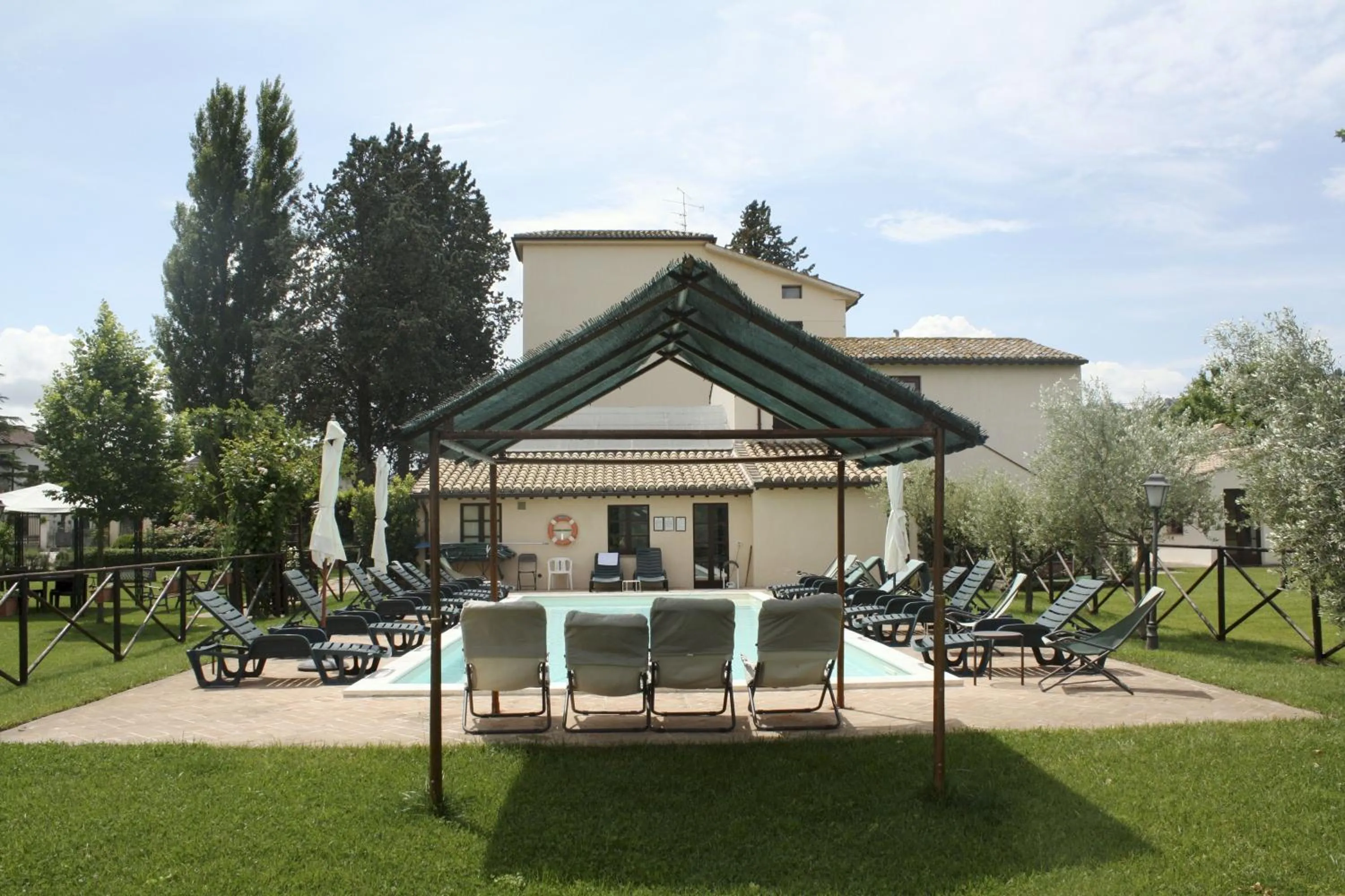 Swimming pool in Residenza Porta Guelfa