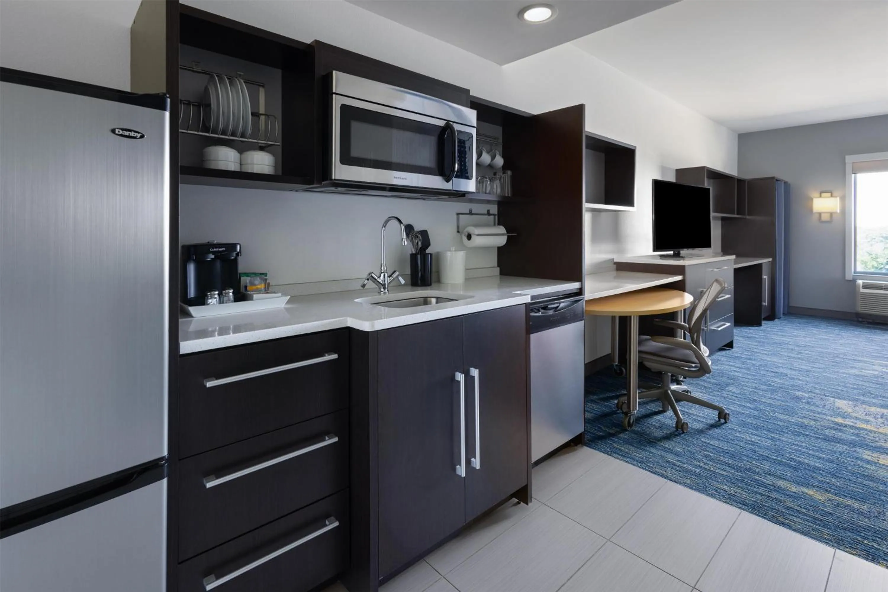 Kitchen or kitchenette in Home2 Suites by Hilton Greenville Downtown