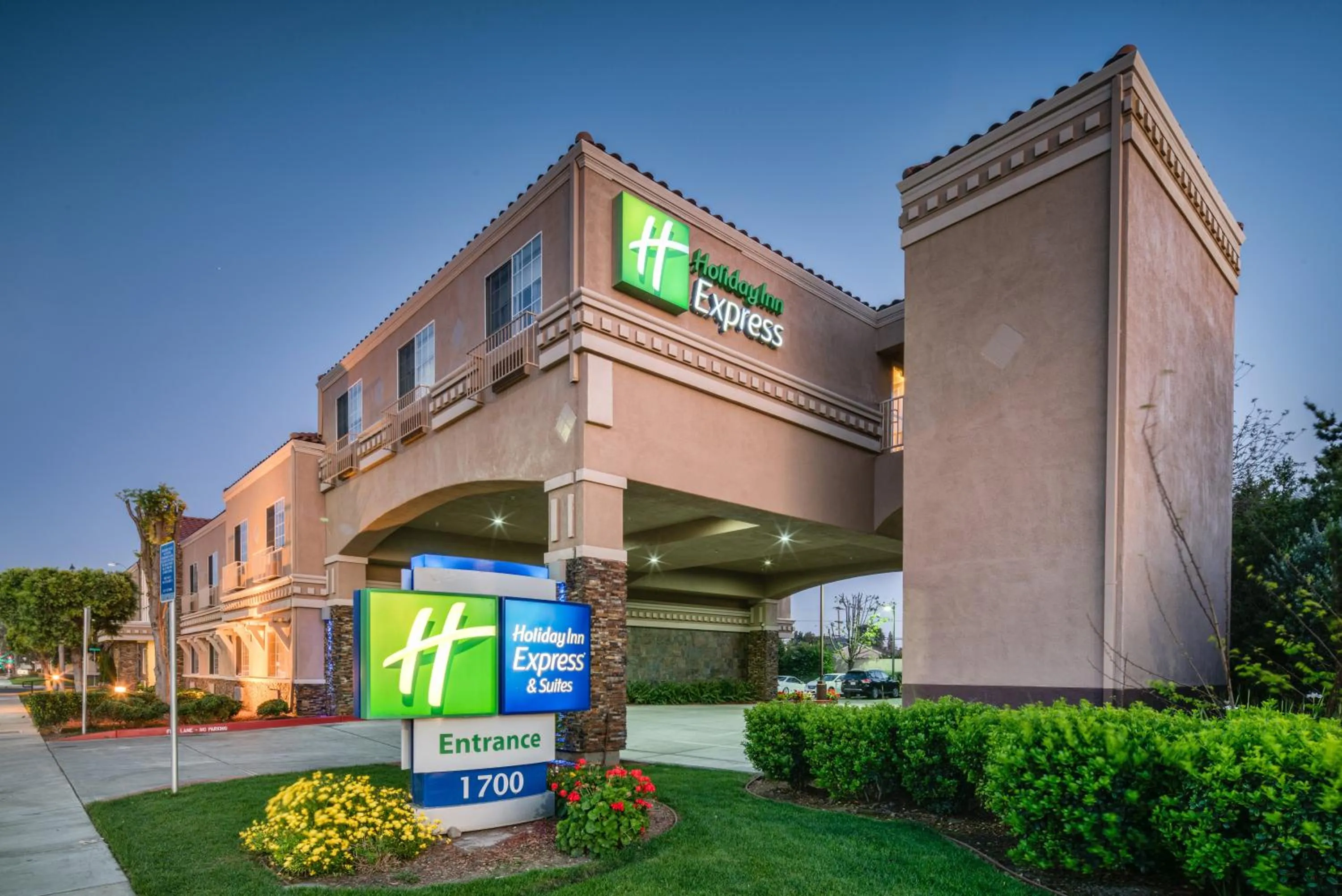 Property building in Holiday Inn Express & Suites Santa Clara by IHG