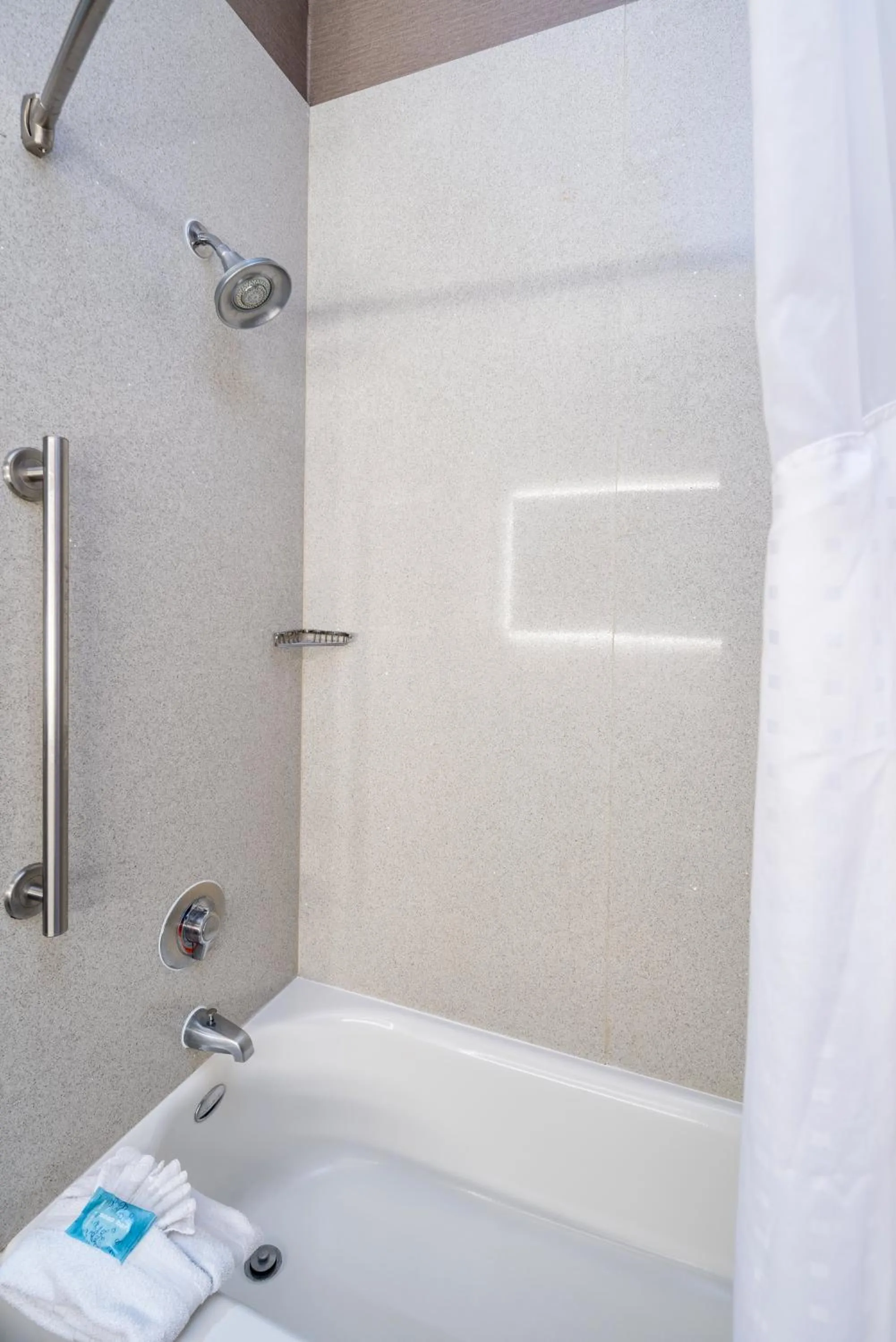 Bathroom in Holiday Inn Express & Suites Santa Clara by IHG