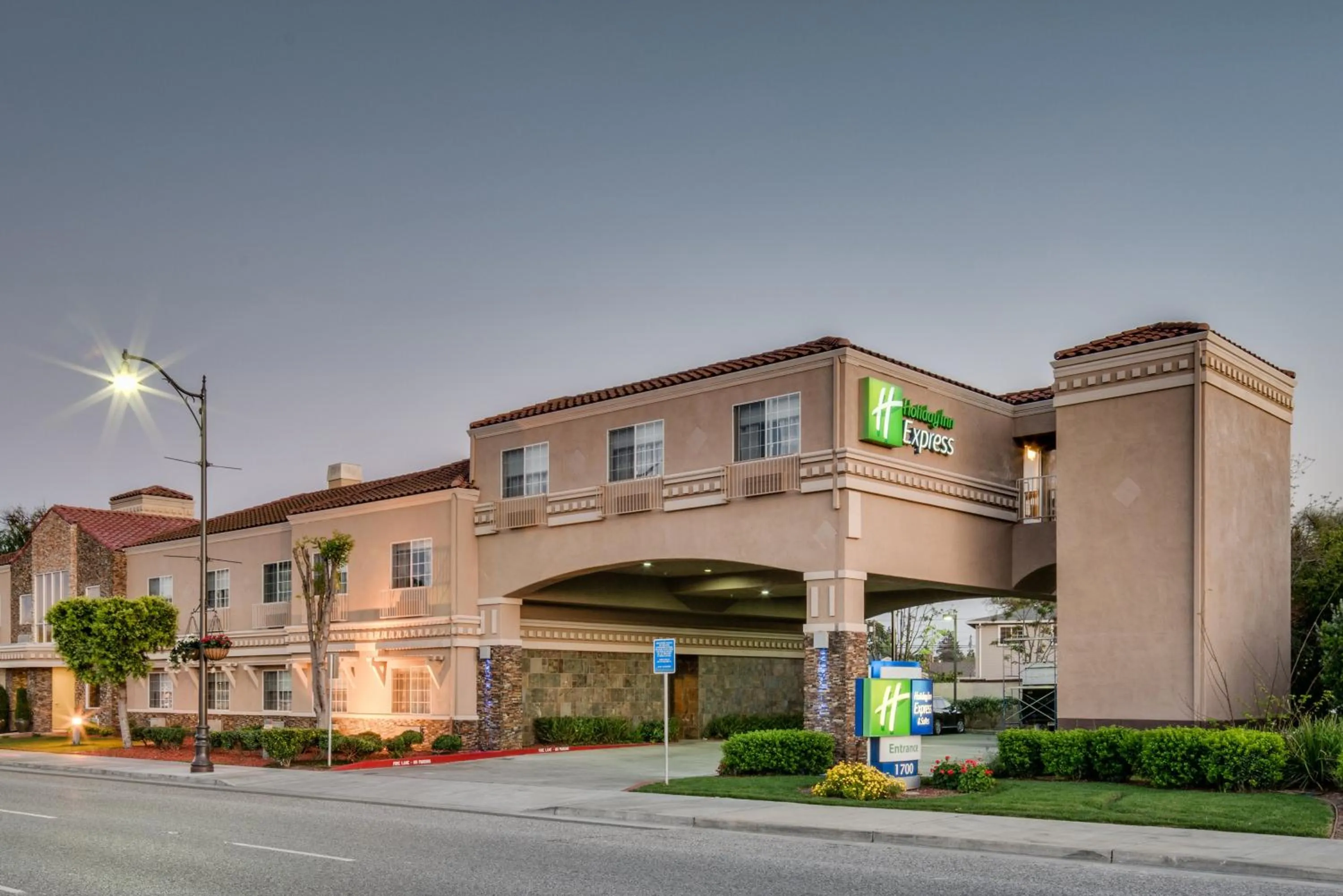 Property building in Holiday Inn Express & Suites Santa Clara by IHG