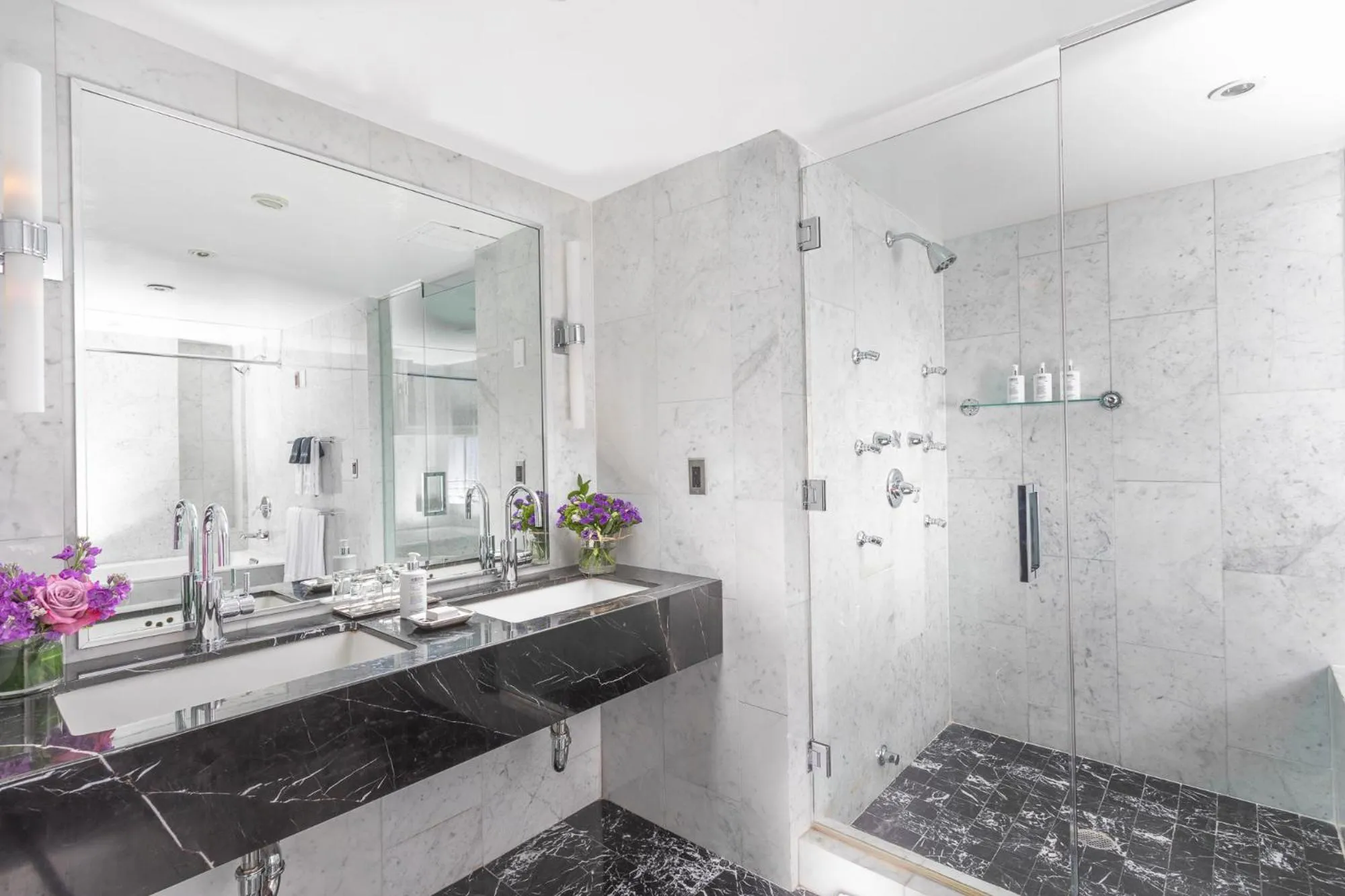 Bathroom in 6 Columbus Central Park Hotel