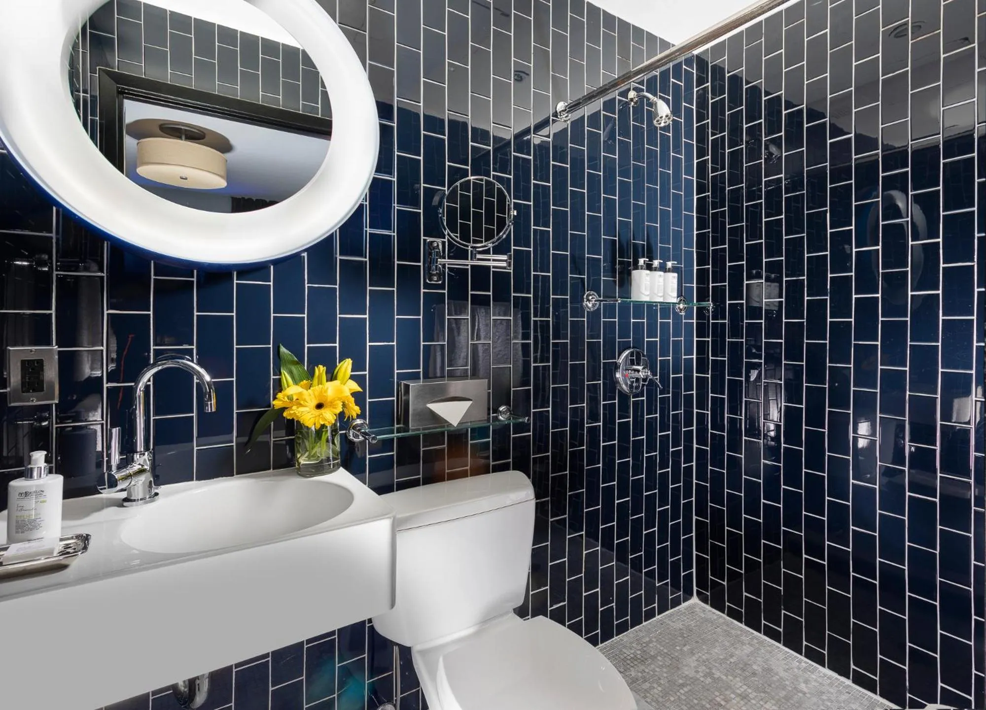 Bathroom in 6 Columbus Central Park Hotel