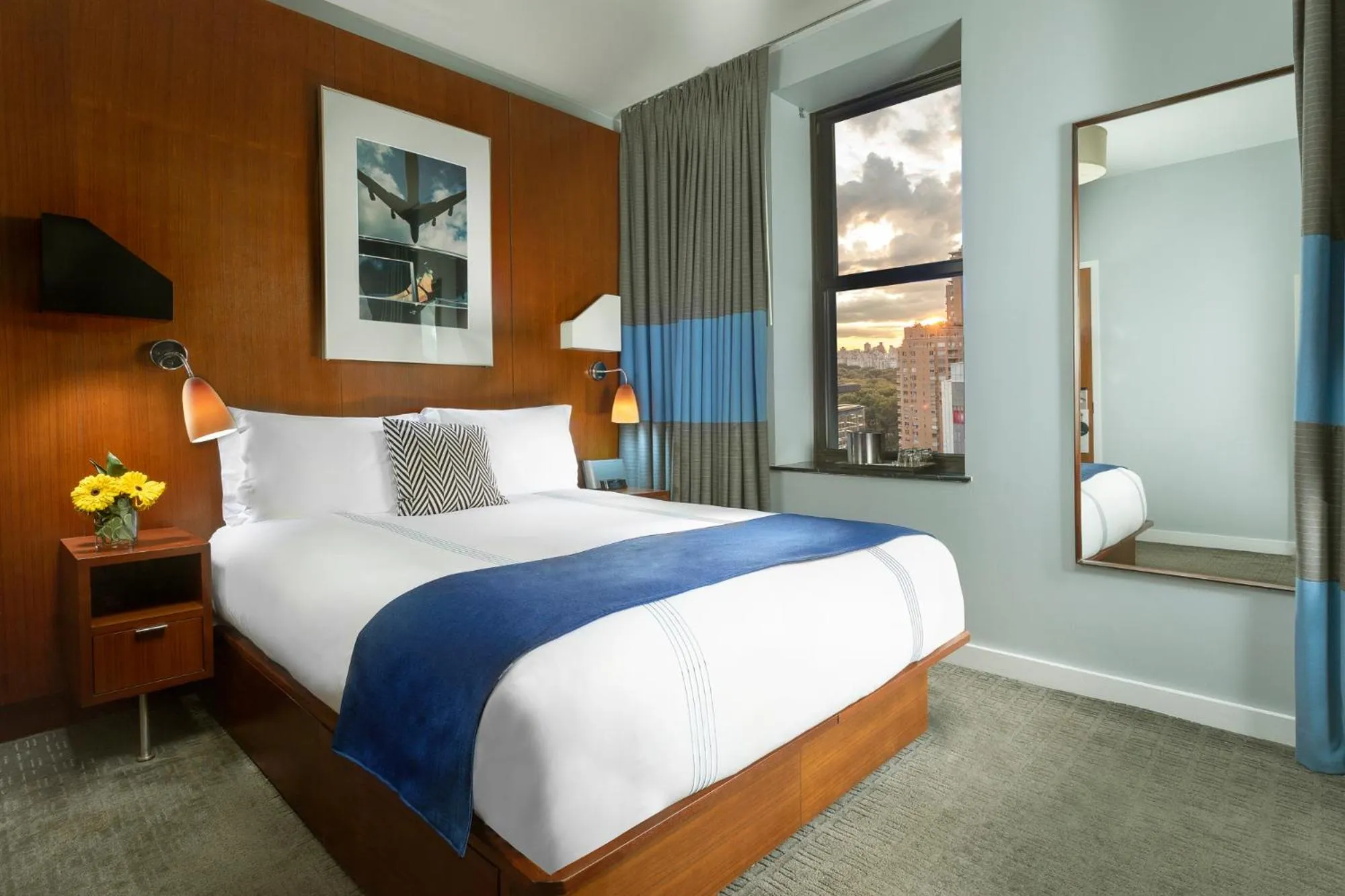 Bedroom in 6 Columbus Central Park Hotel