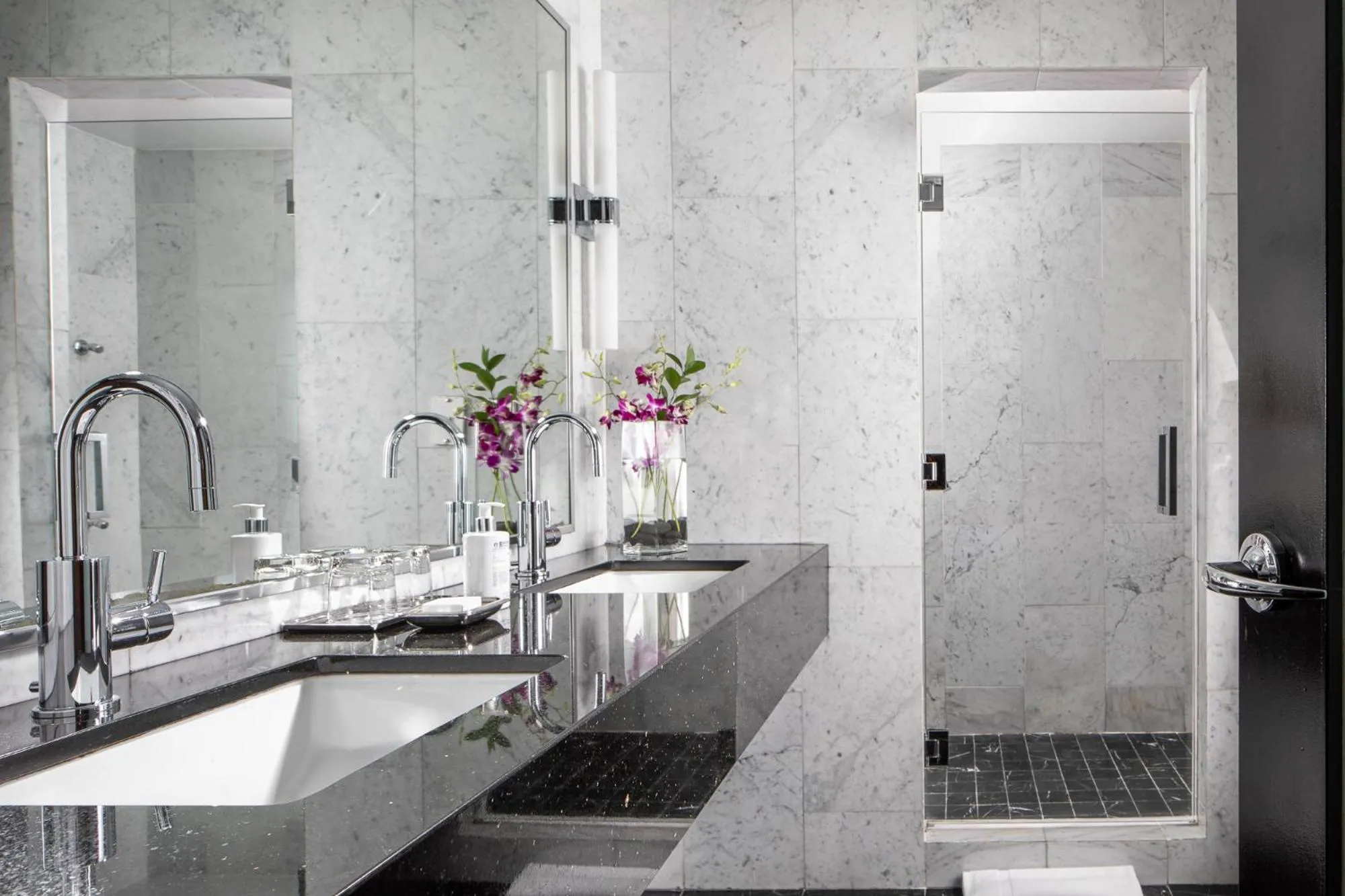 Bathroom in 6 Columbus Central Park Hotel