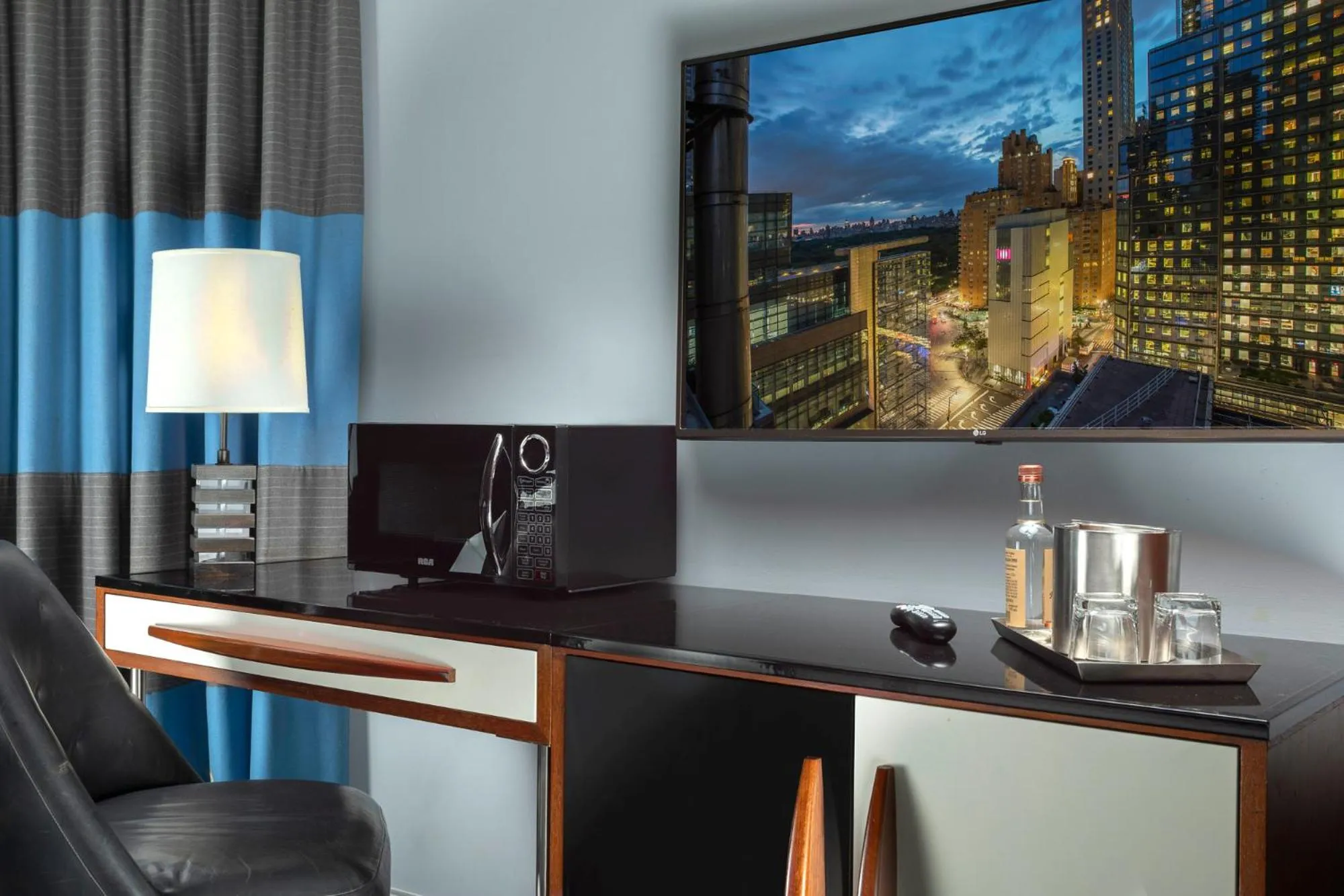 Seating area in 6 Columbus Central Park Hotel