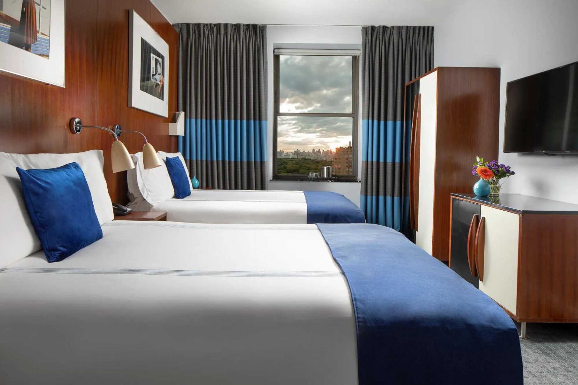 Bedroom in 6 Columbus Central Park Hotel