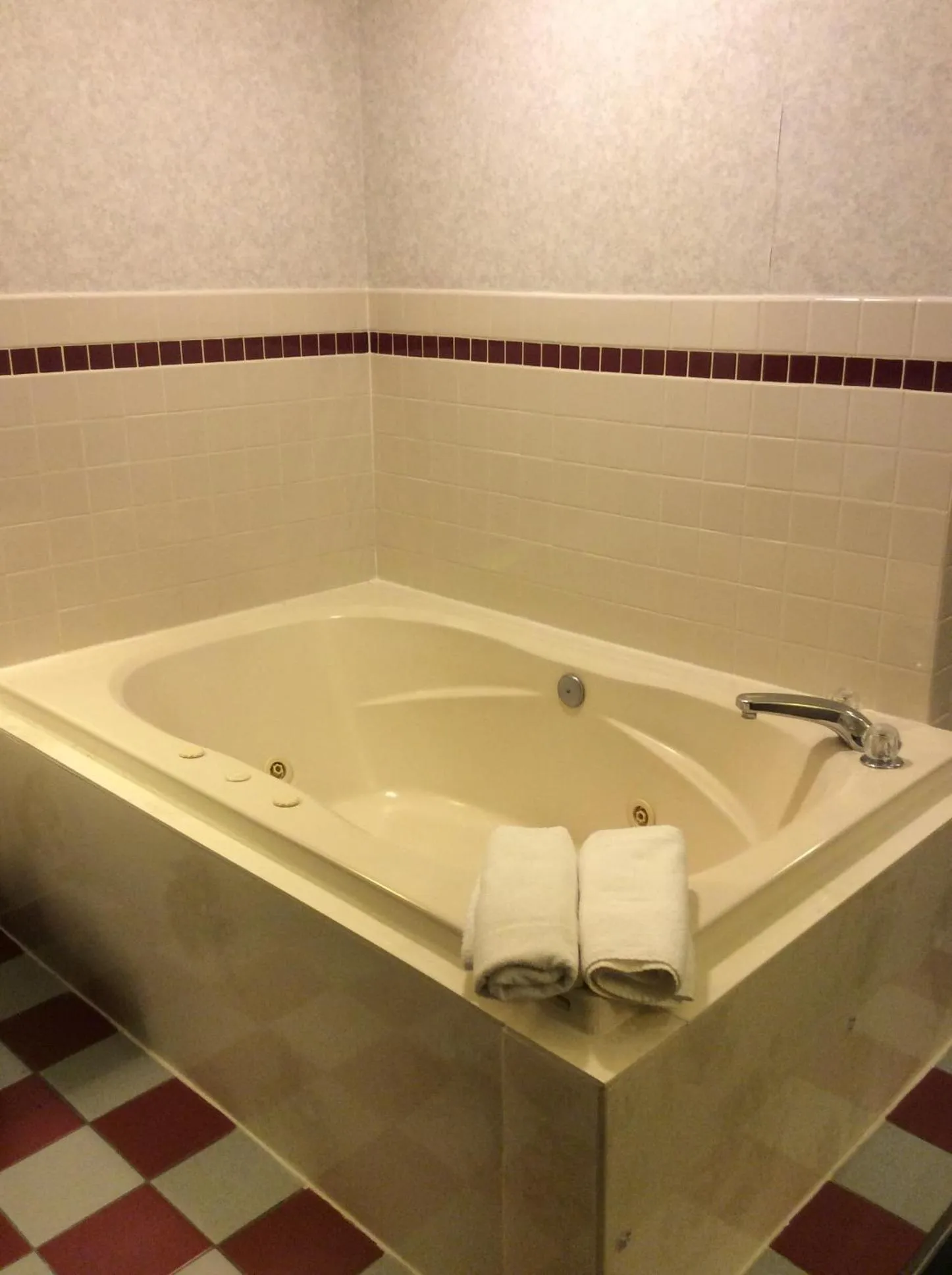 Hot Tub in Americas Best Value Inn of Decatur
