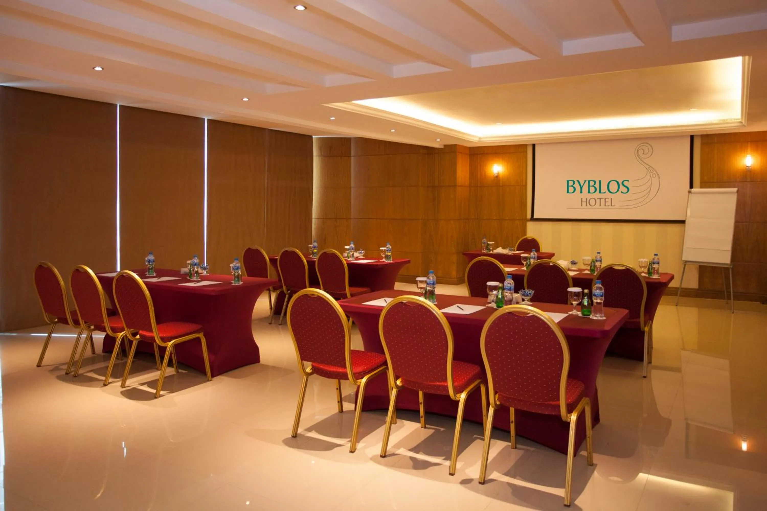 Business facilities in Social Hotel