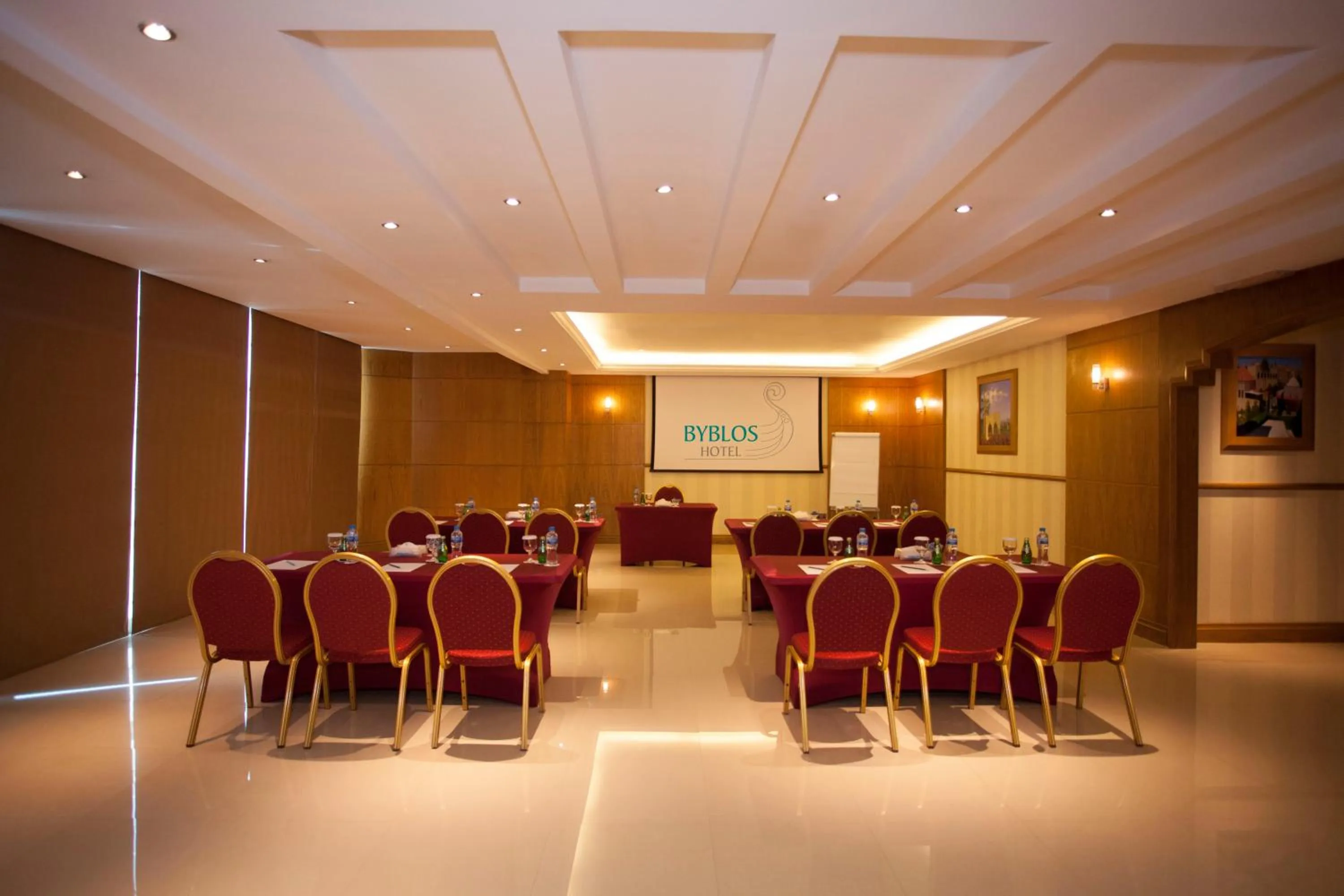 Business facilities in Social Hotel