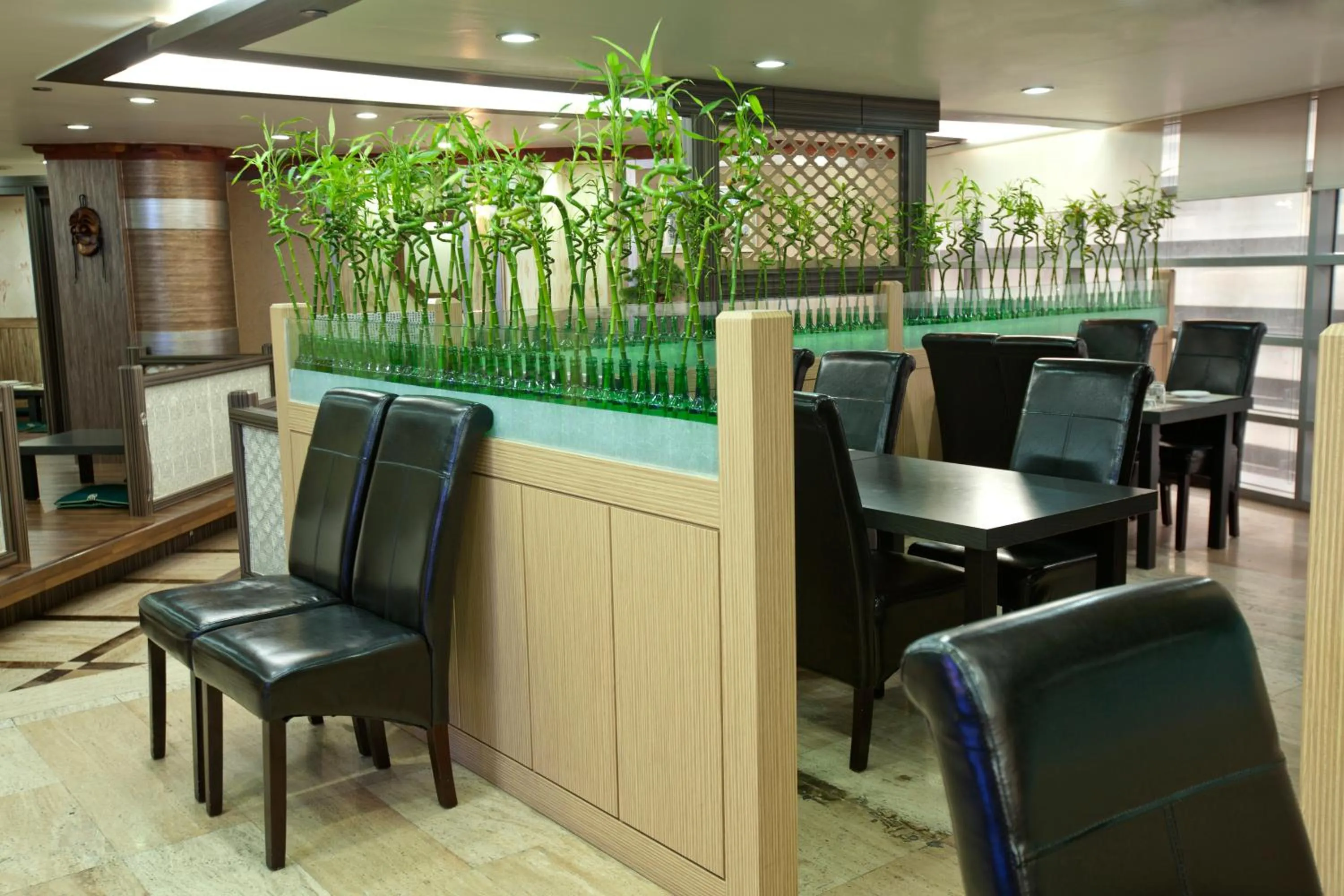 Restaurant/places to eat in Social Hotel