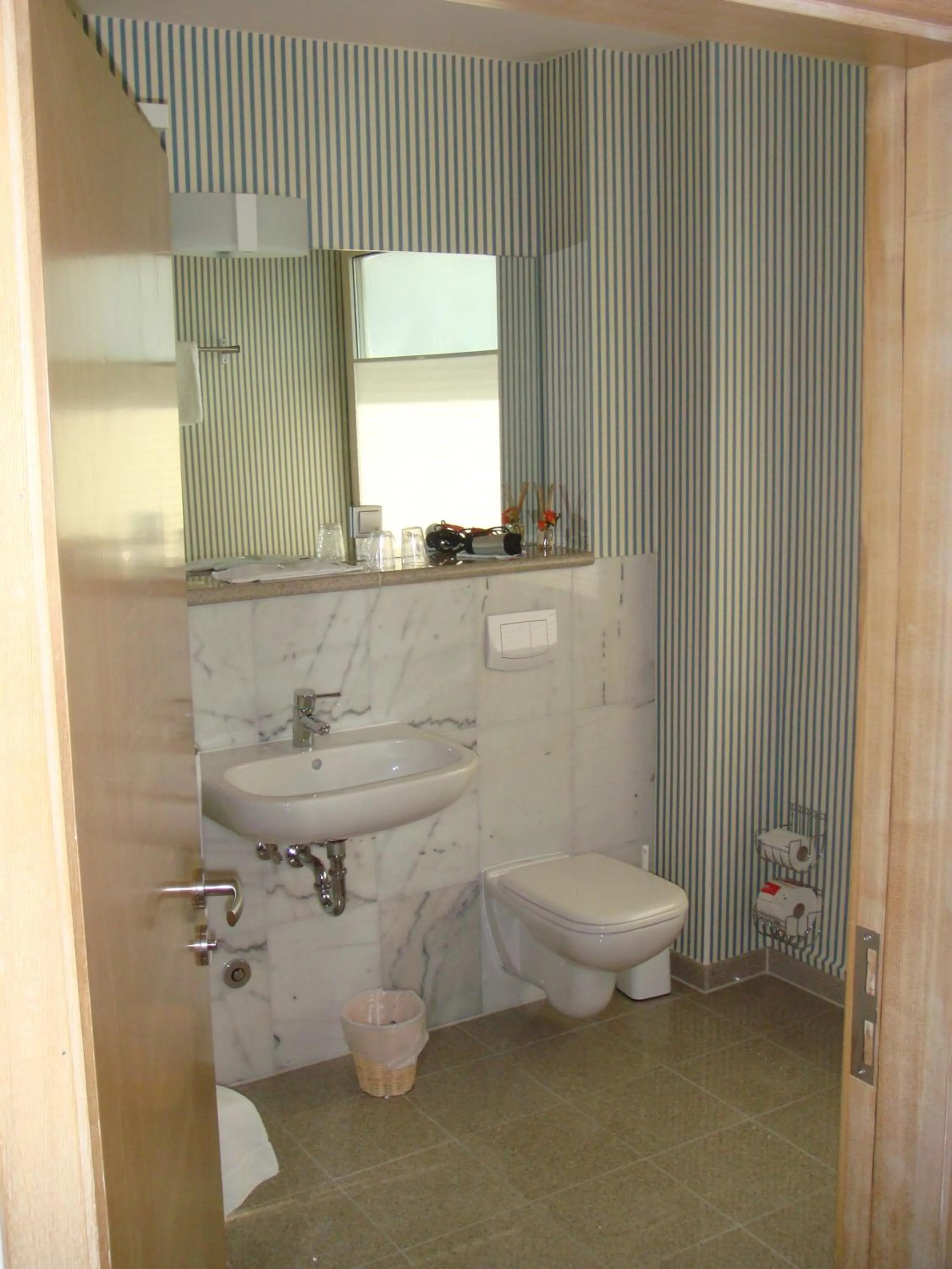 Bathroom in Lindemann Hotel