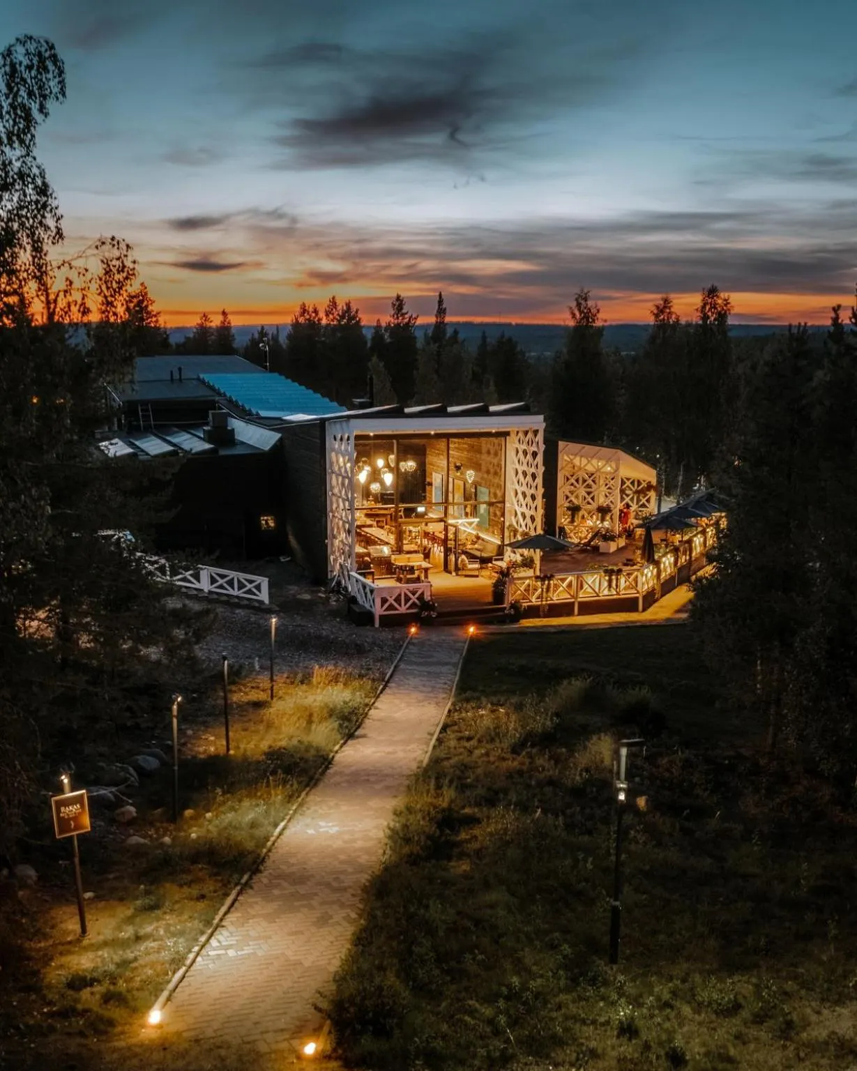 Restaurant/places to eat in Arctic TreeHouse Hotel