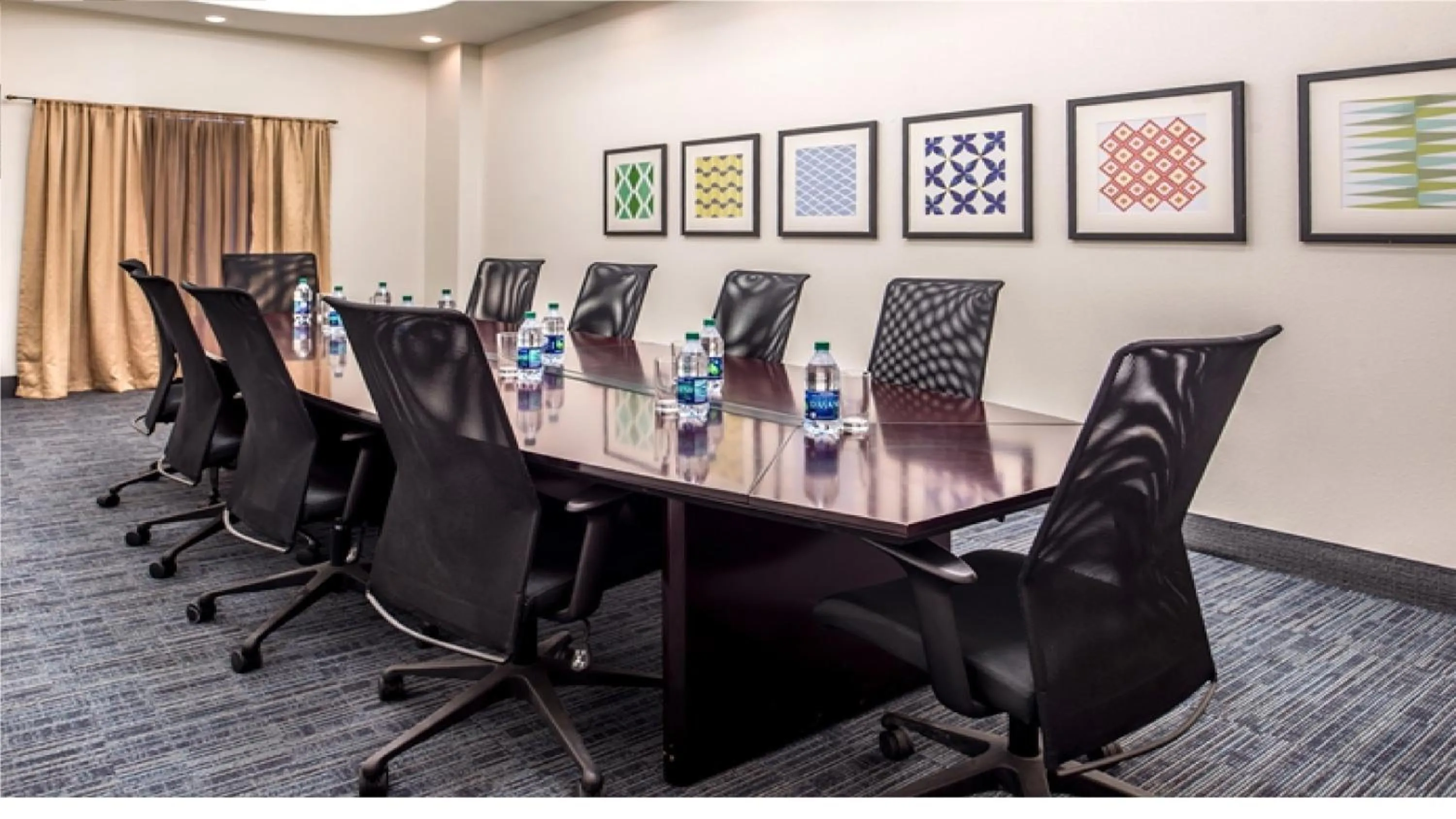 Meeting/conference room in Holiday Inn Express Hotel & Suites La Place by IHG