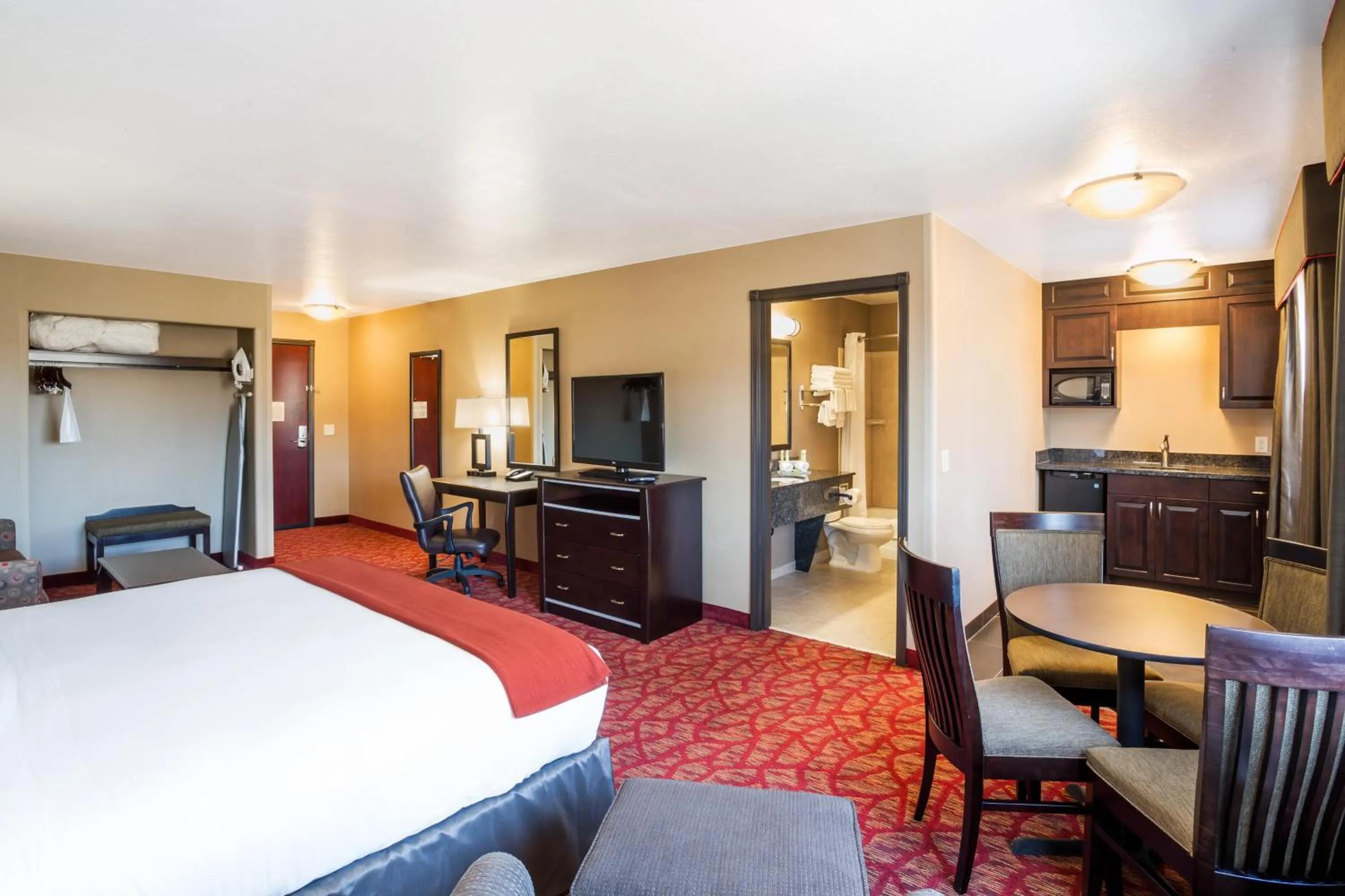 Photo of the whole room, Bed in Holiday Inn Express Hotel & Suites Moab by IHG