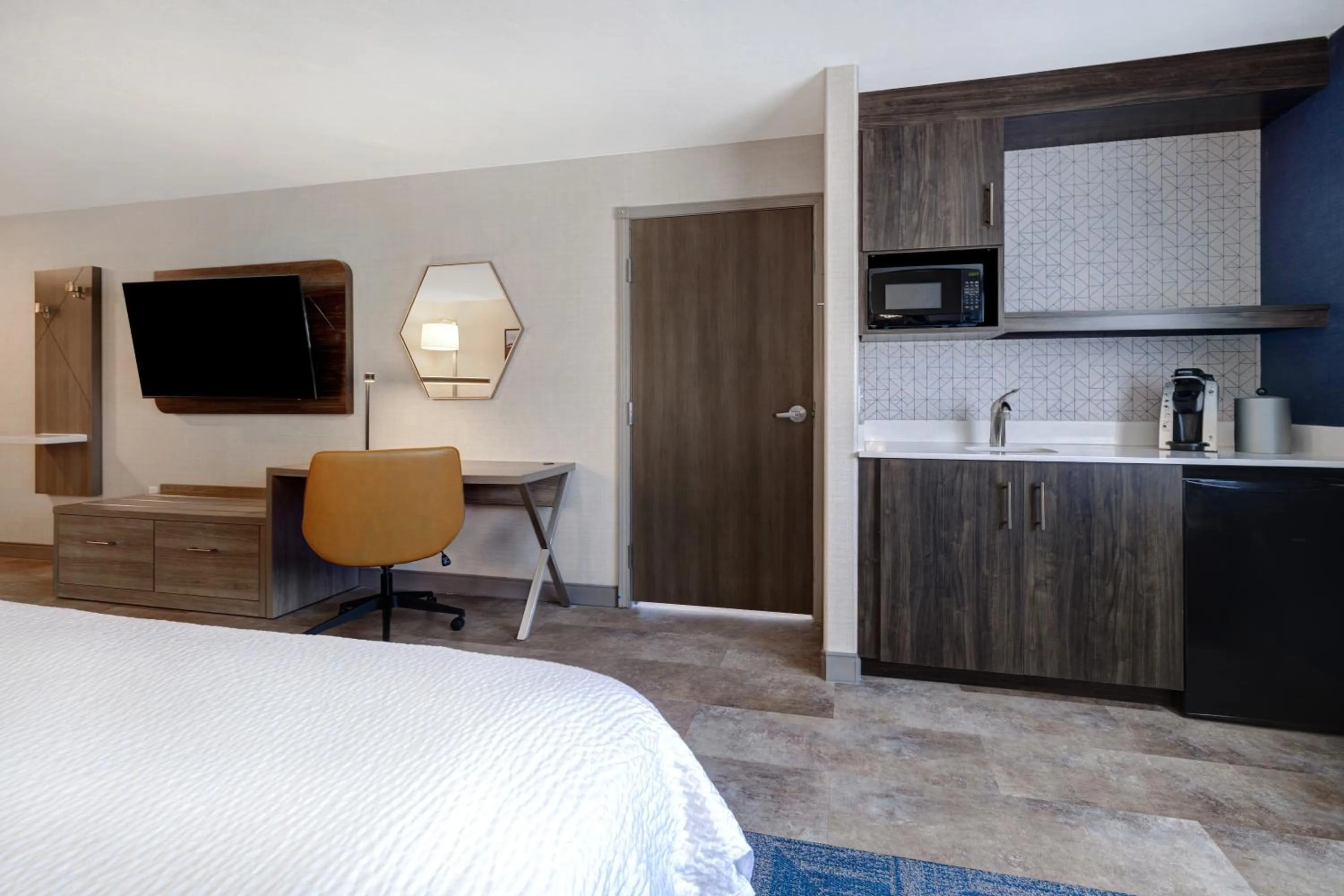 Kitchen or kitchenette, Bed in Holiday Inn Express Hotel & Suites Moab by IHG