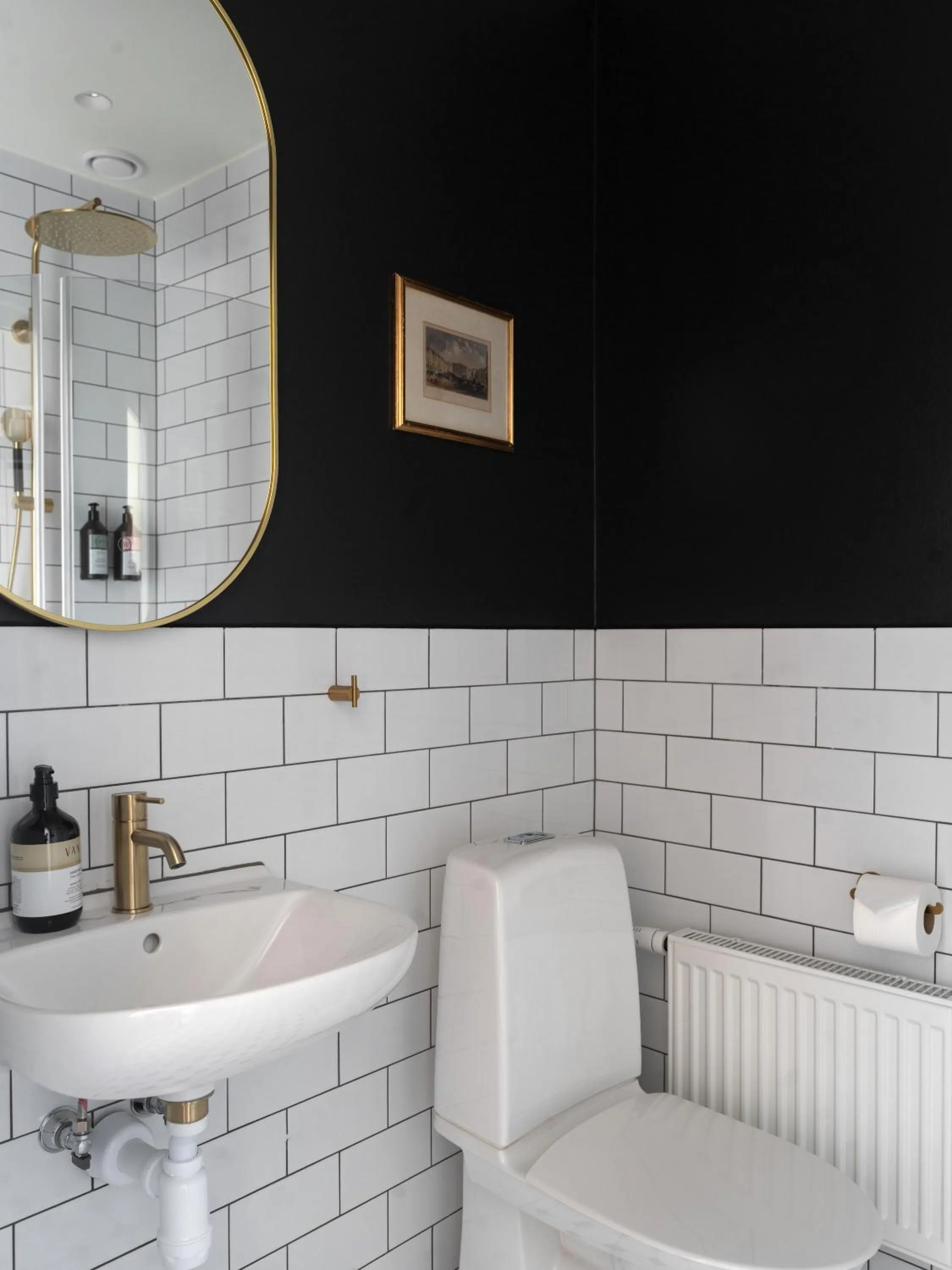 Bathroom in Hotel Bishops Arms Lund