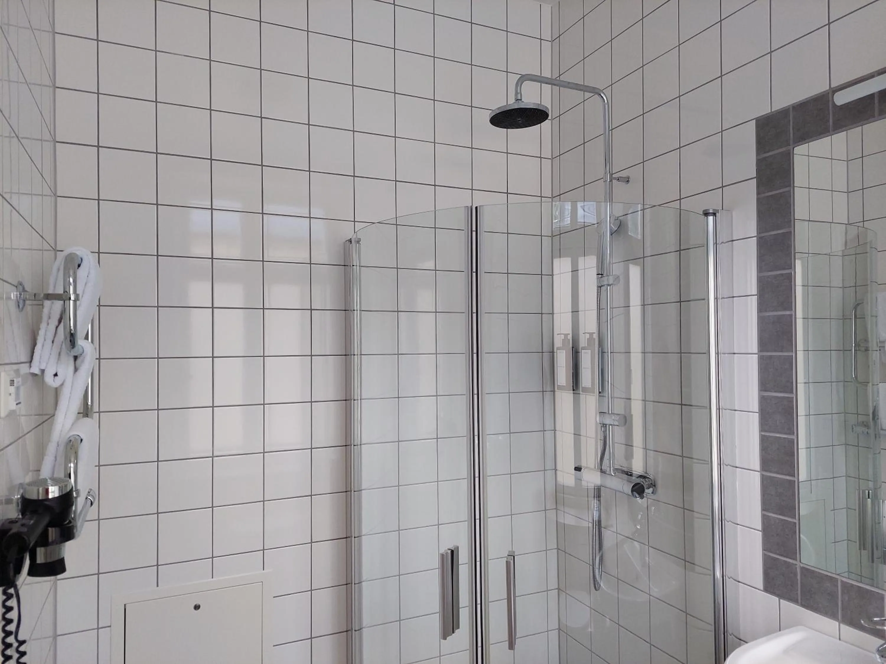 Shower in Hotel Bishops Arms Lund