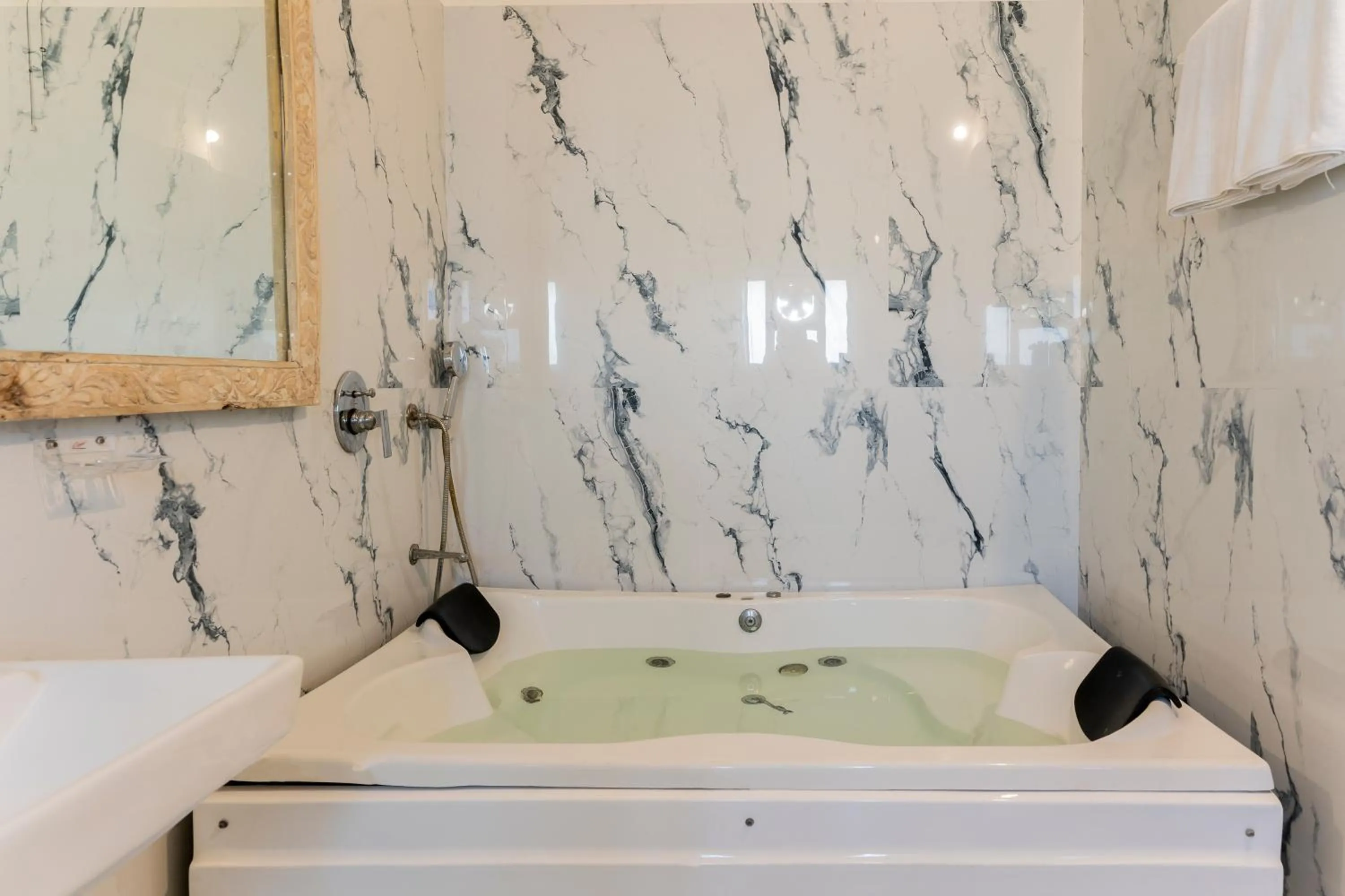 Bath in Wanderlust -A boutique hotel
