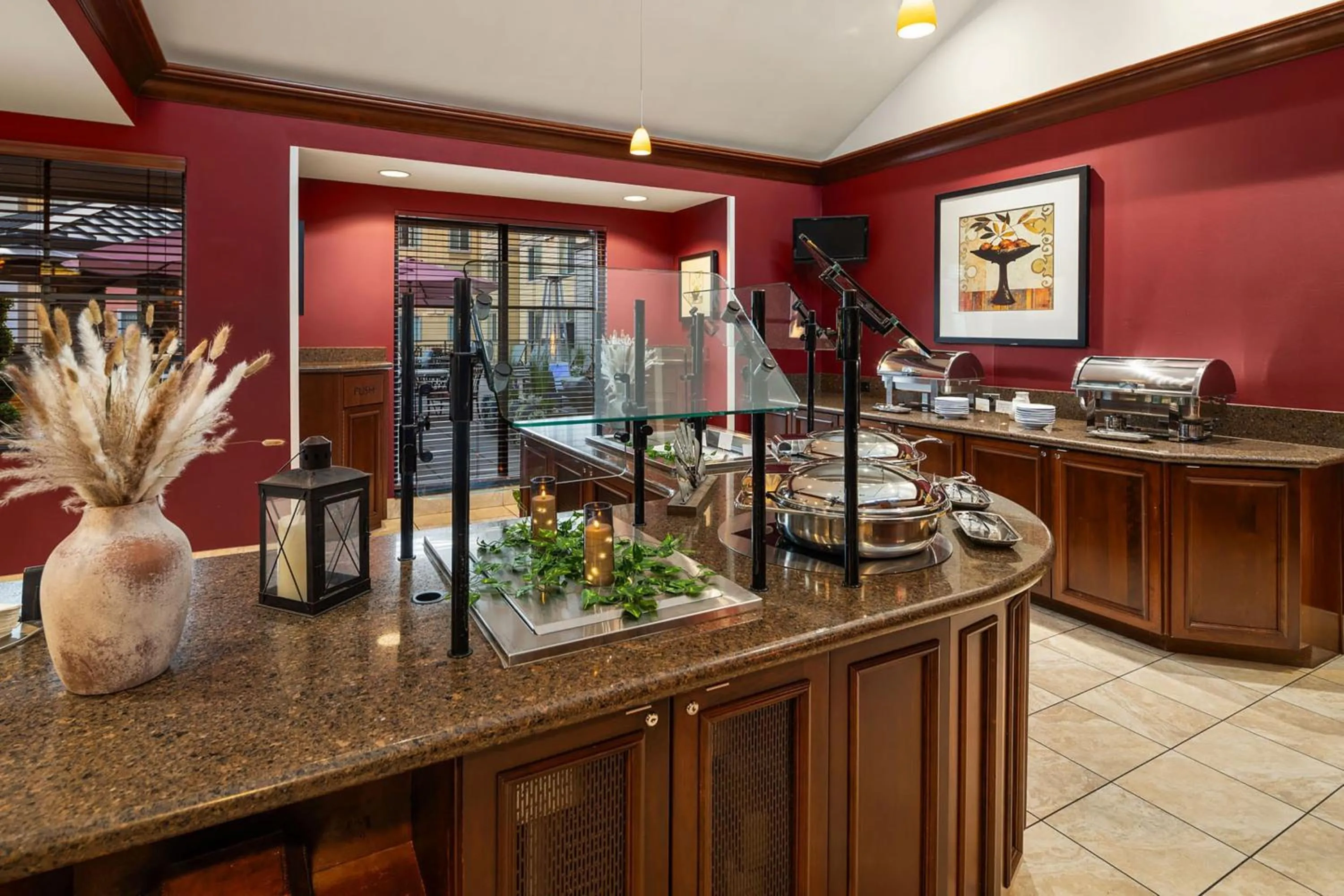 Restaurant/places to eat in Staybridge Suites Everett - Paine Field by IHG