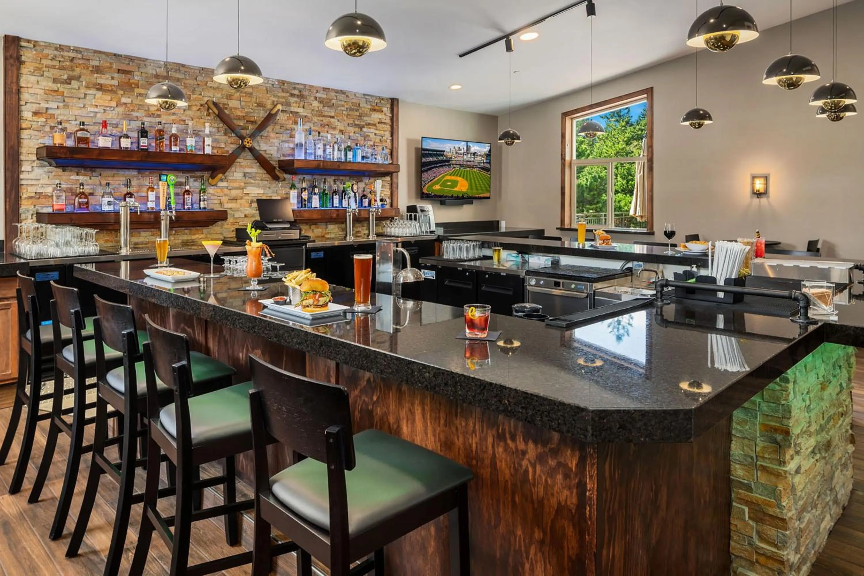 Restaurant/places to eat in Staybridge Suites Everett - Paine Field by IHG