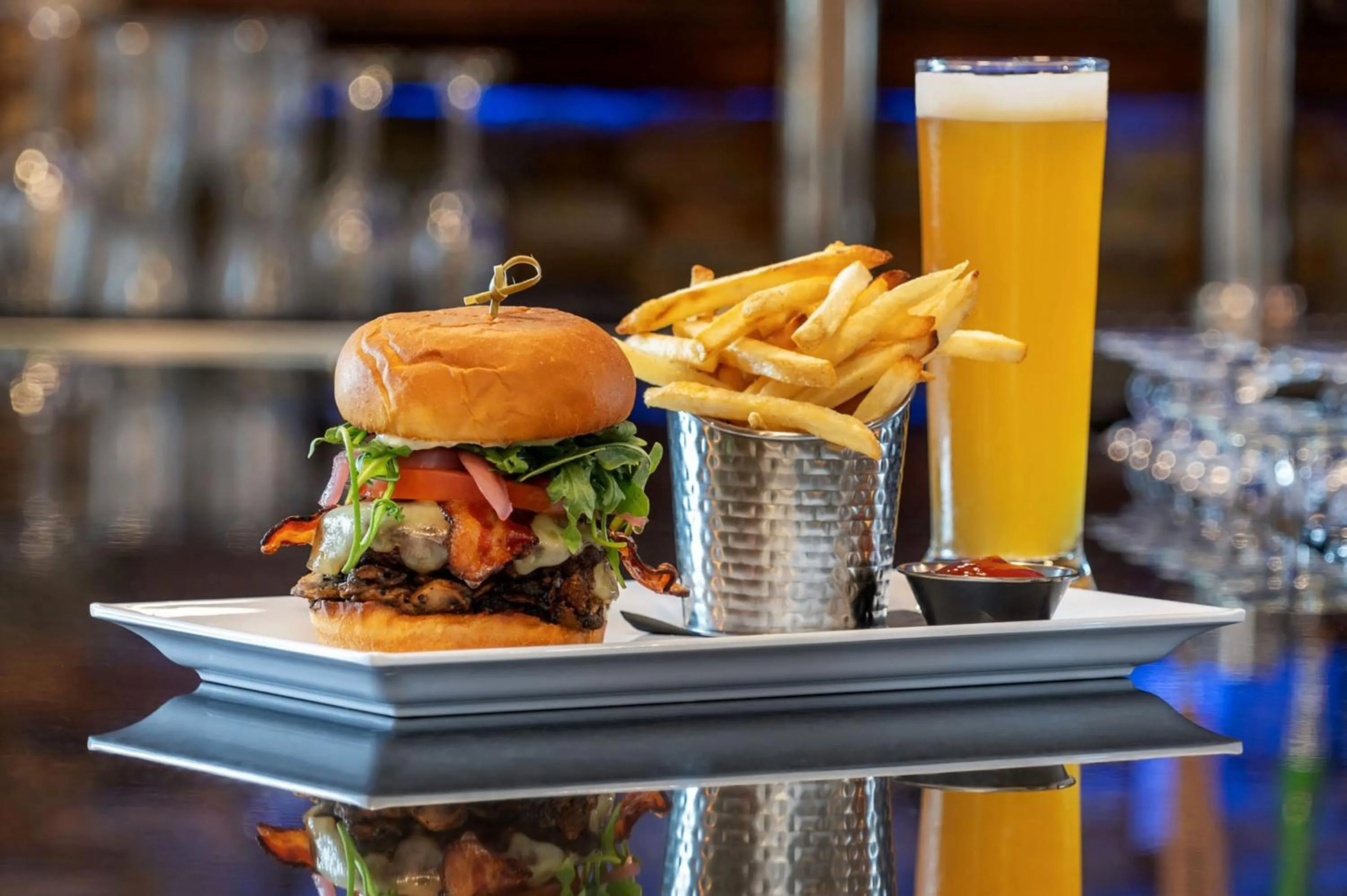 Restaurant/places to eat in Staybridge Suites Everett - Paine Field by IHG