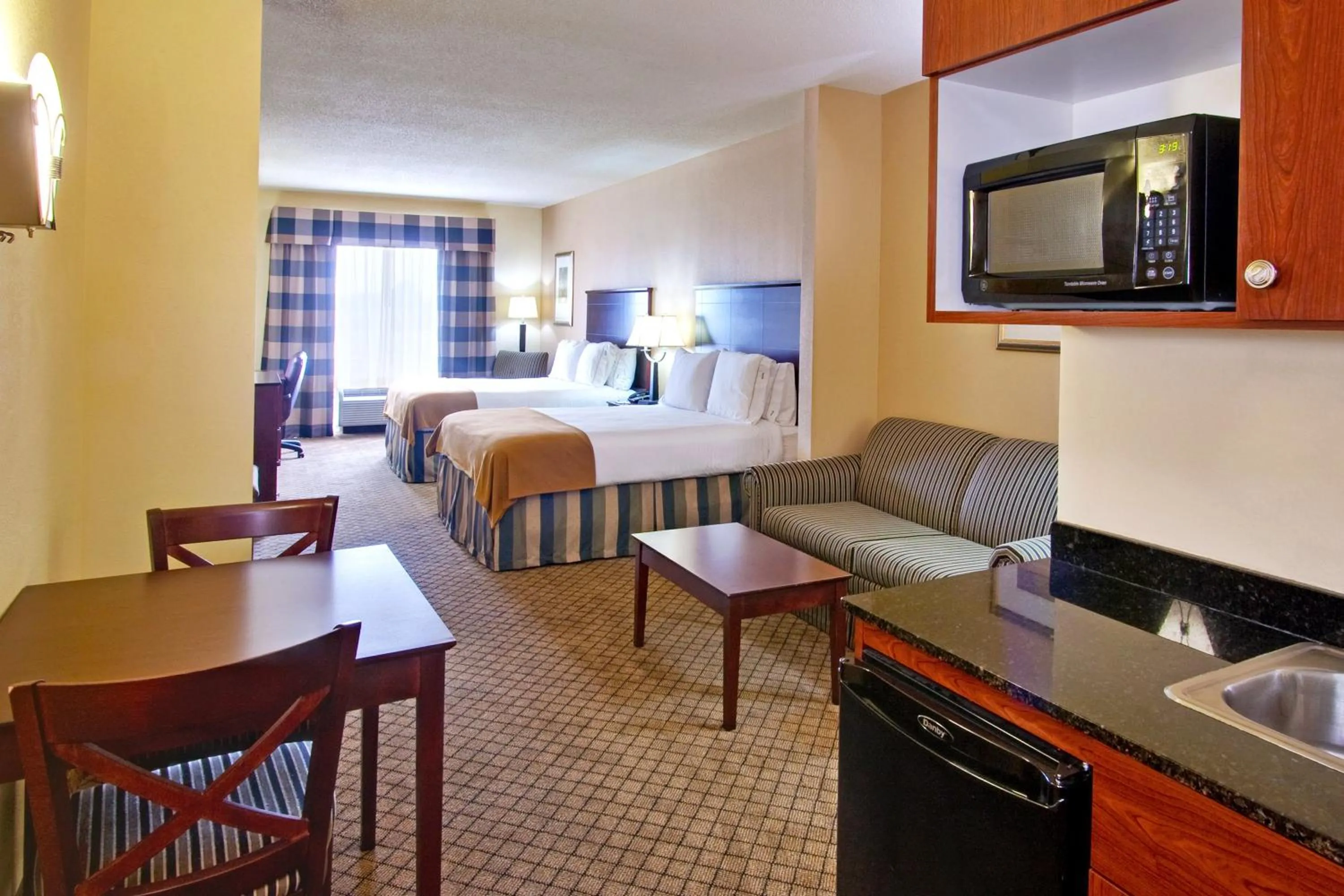 Photo of the whole room, Bed in Holiday Inn Express Hotel & Suites Millington-Memphis Area by IHG