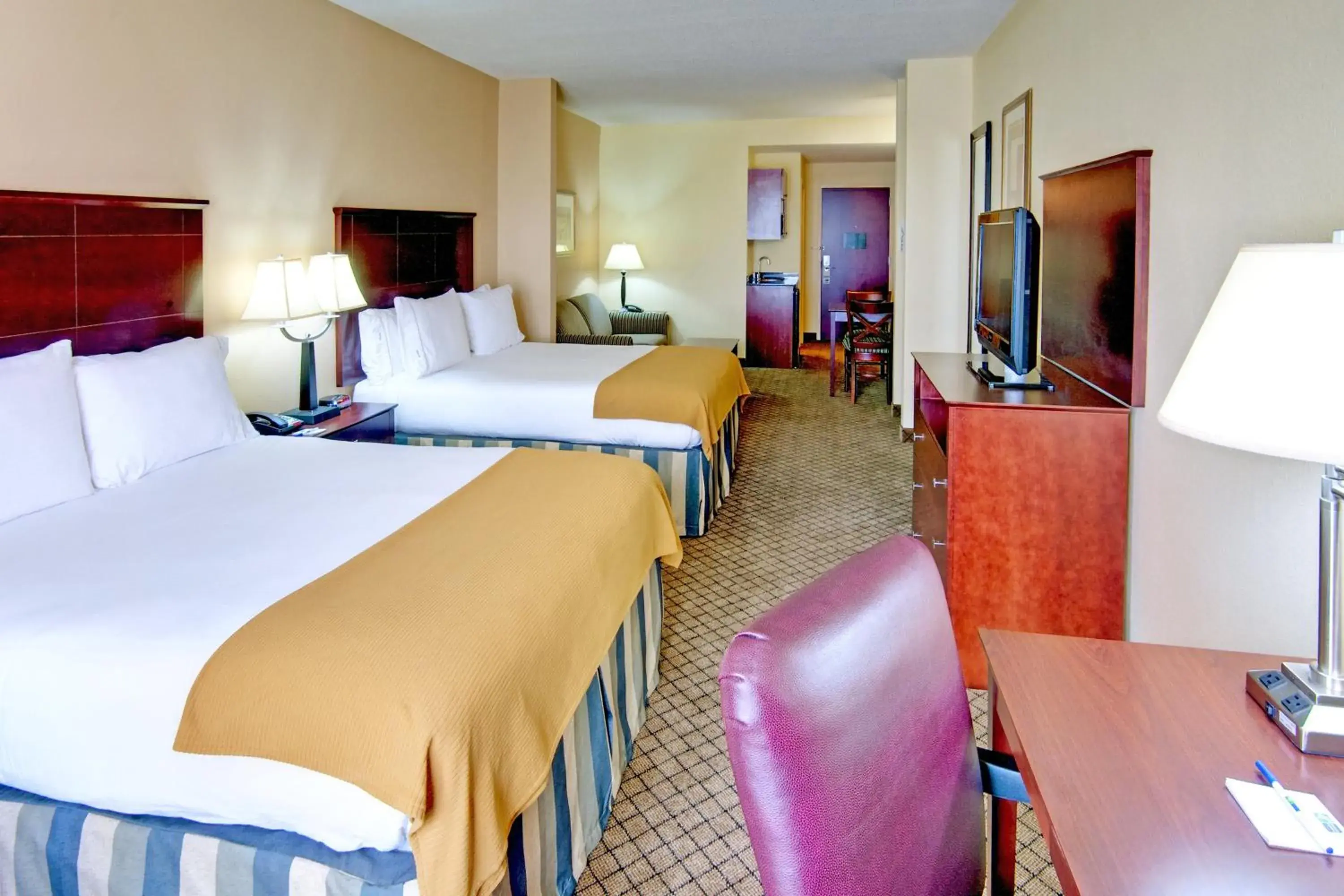 Executive Queen Room with Two Queen Beds in Holiday Inn Express Hotel & Suites Millington-Memphis Area by IHG Executive Queen Room with Two Queen Beds in Holiday Inn Express Hotel & Suites Millington-Memphis Area by IHG