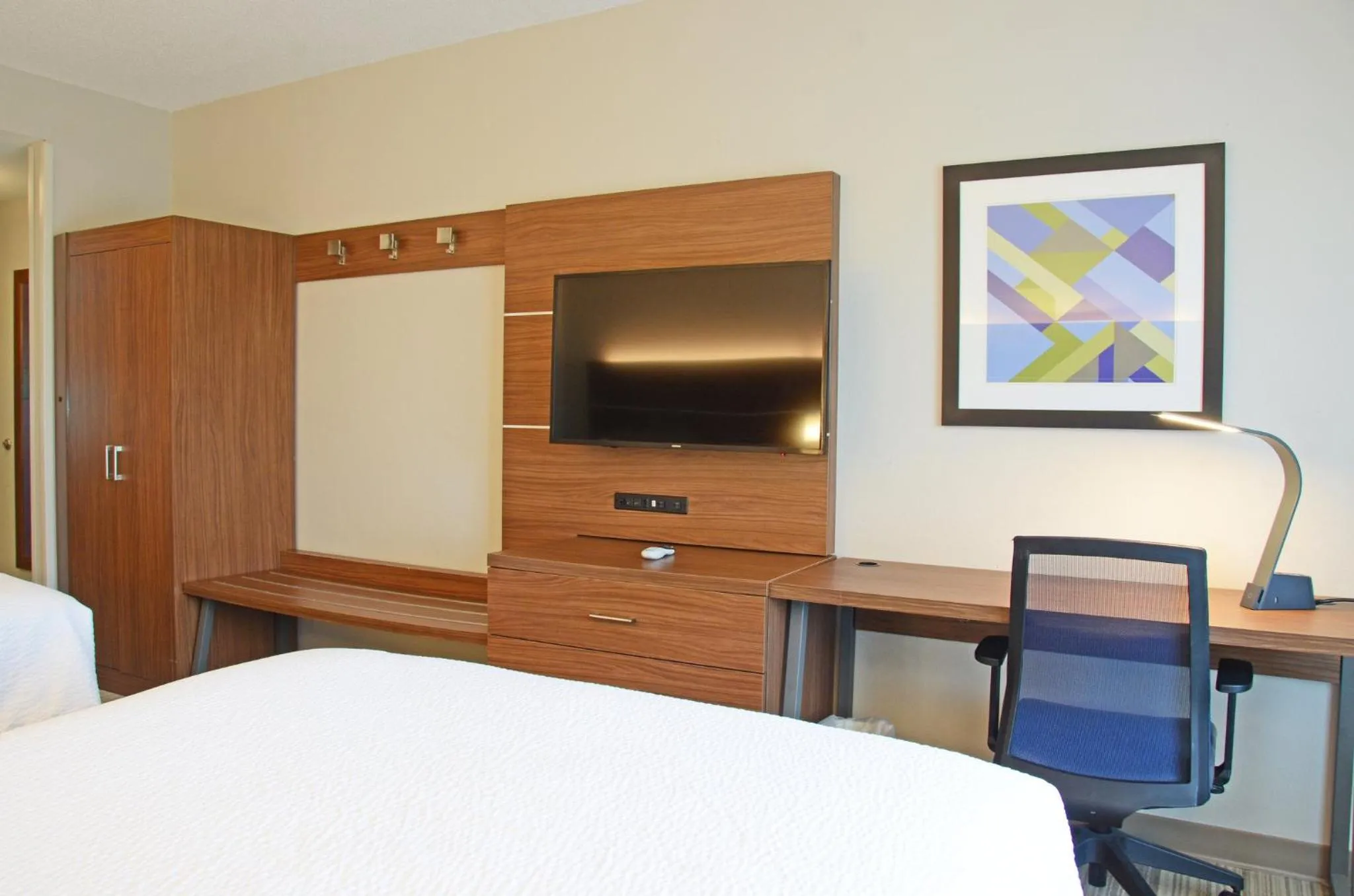 Photo of the whole room, Bed in Holiday Inn Express Hotel & Suites Millington-Memphis Area by IHG