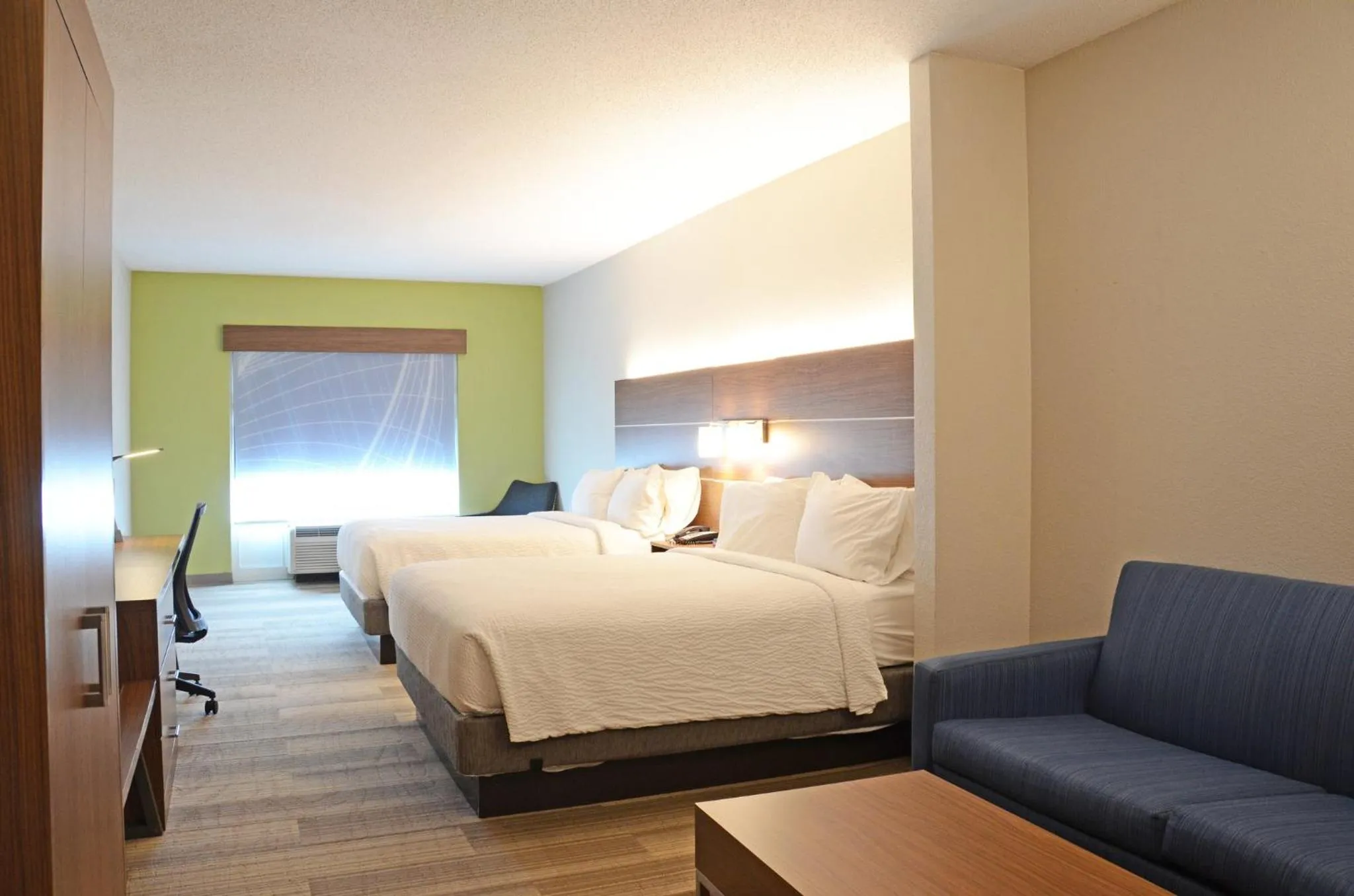 Photo of the whole room, Bed in Holiday Inn Express Hotel & Suites Millington-Memphis Area by IHG