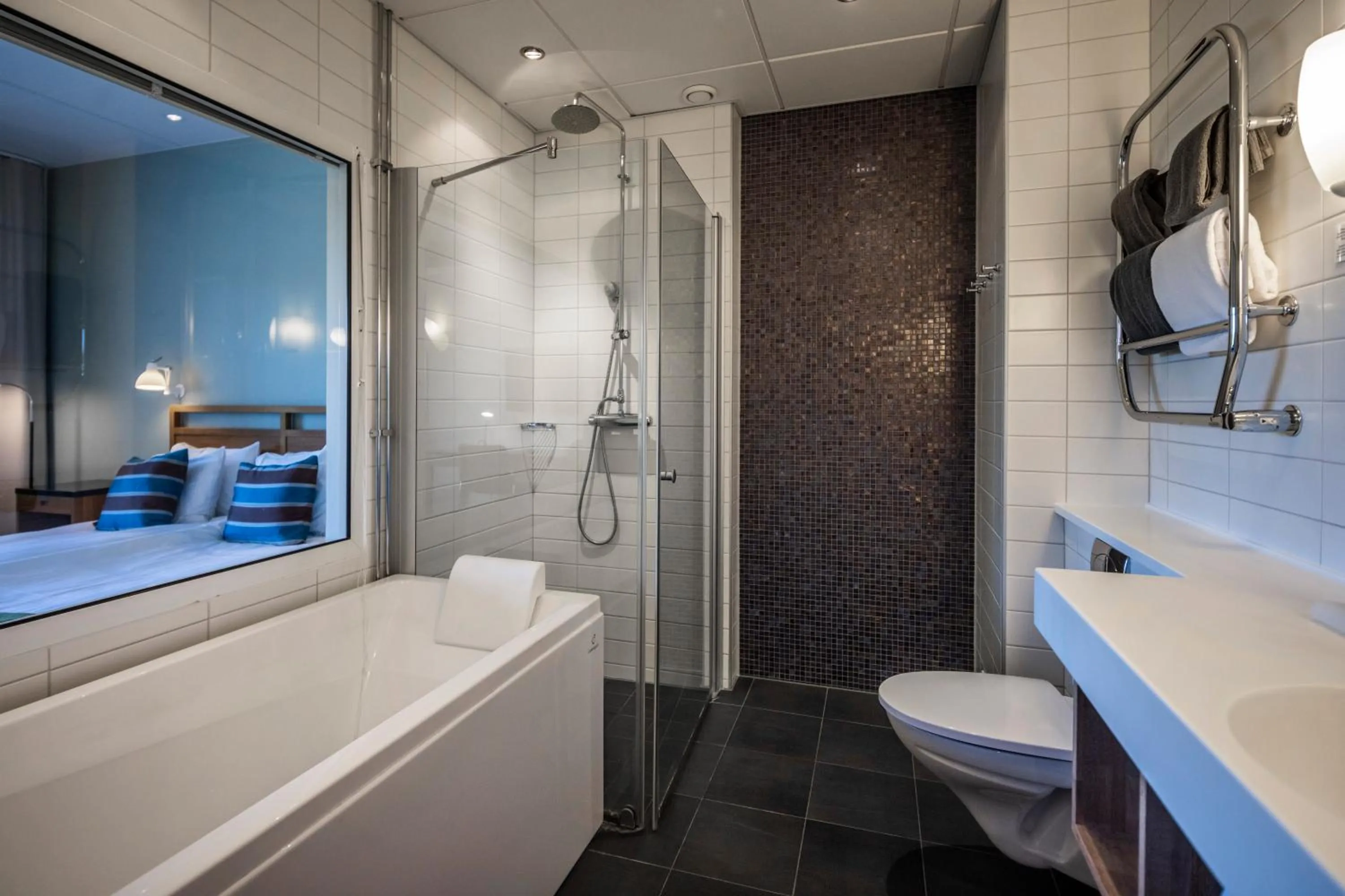 Bath in First Hotel Planetstaden