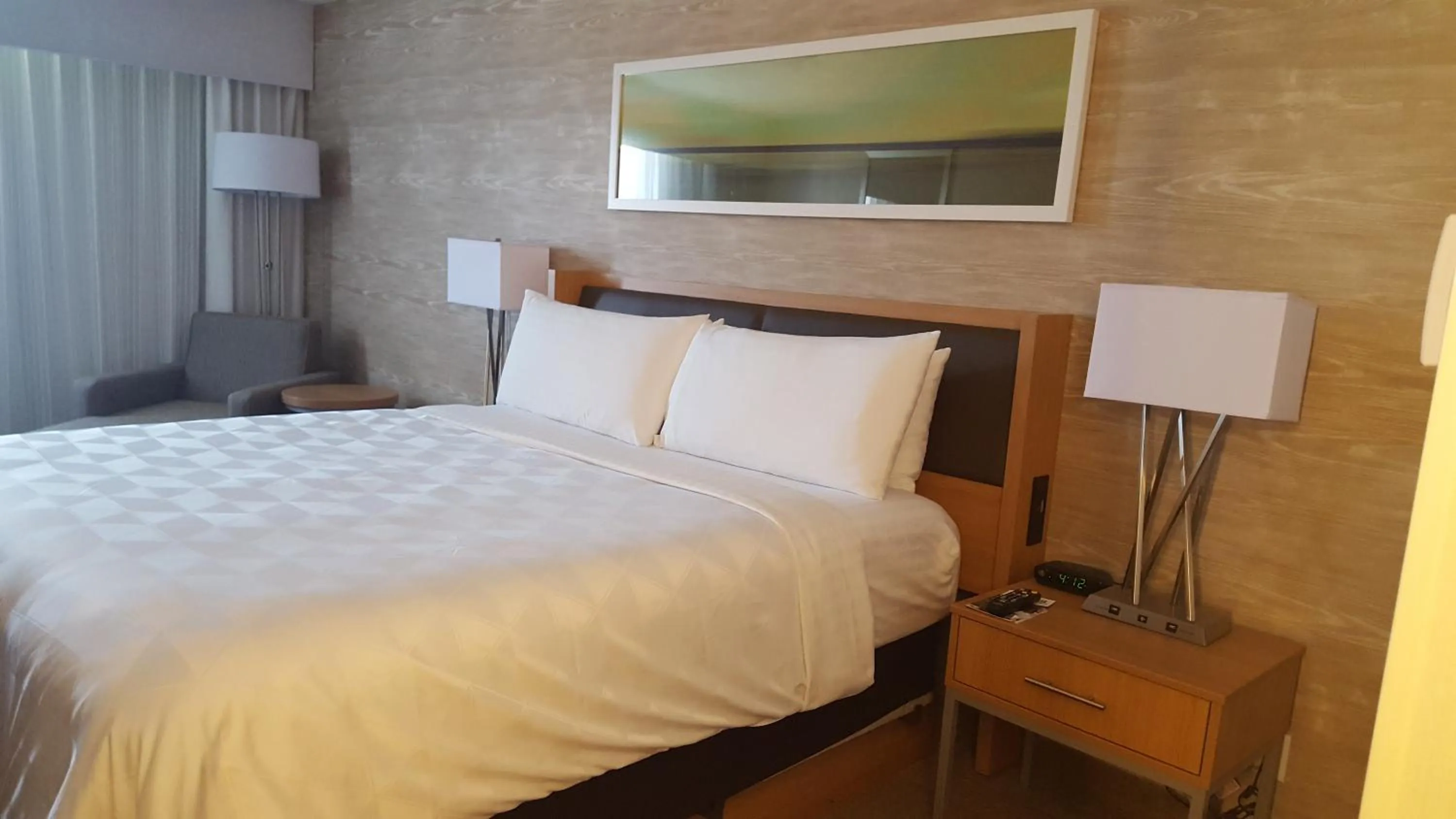 Bed in Holiday Inn Palmdale-Lancaster by IHG