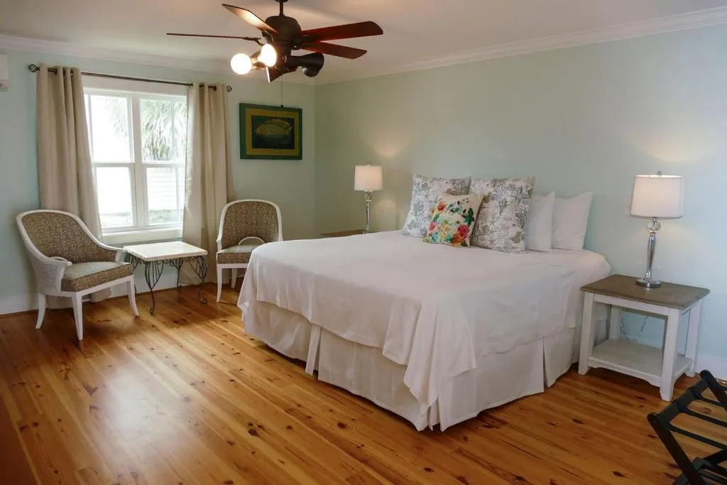 Bed in Beachview Inn and Spa