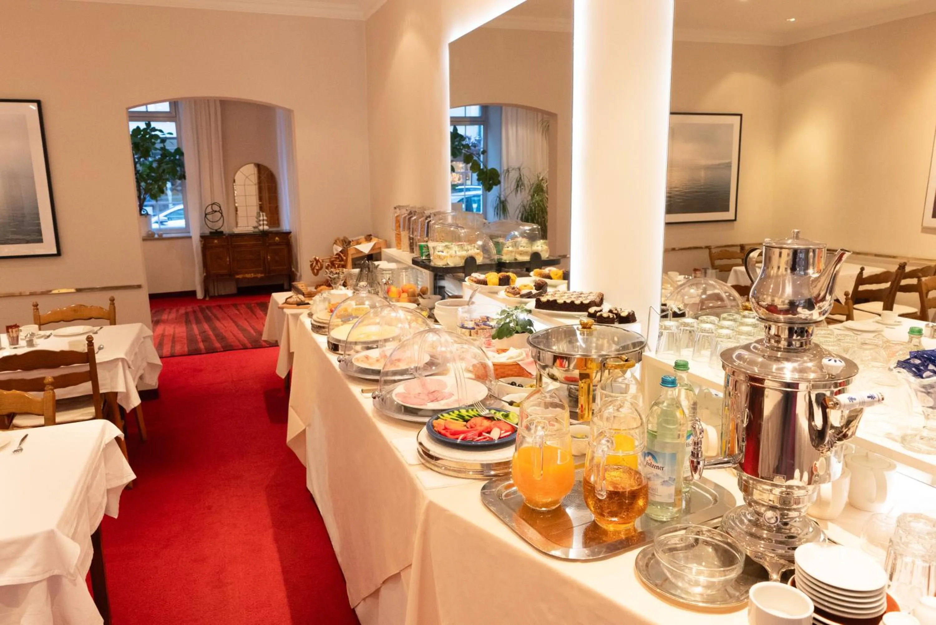 Buffet breakfast in Hotel Carlton Munich