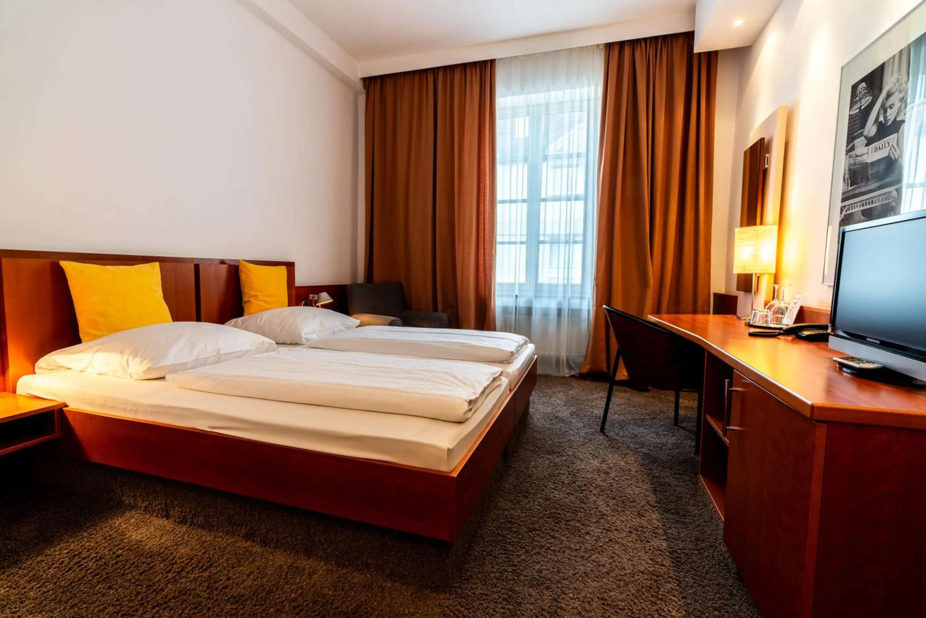 Bed in Hotel Carlton Munich