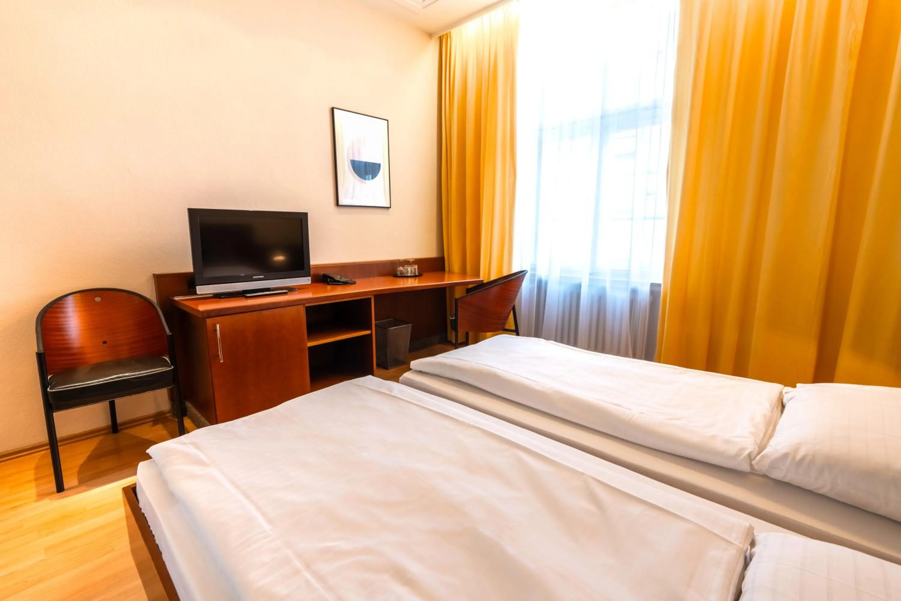 Bed in Hotel Carlton Munich